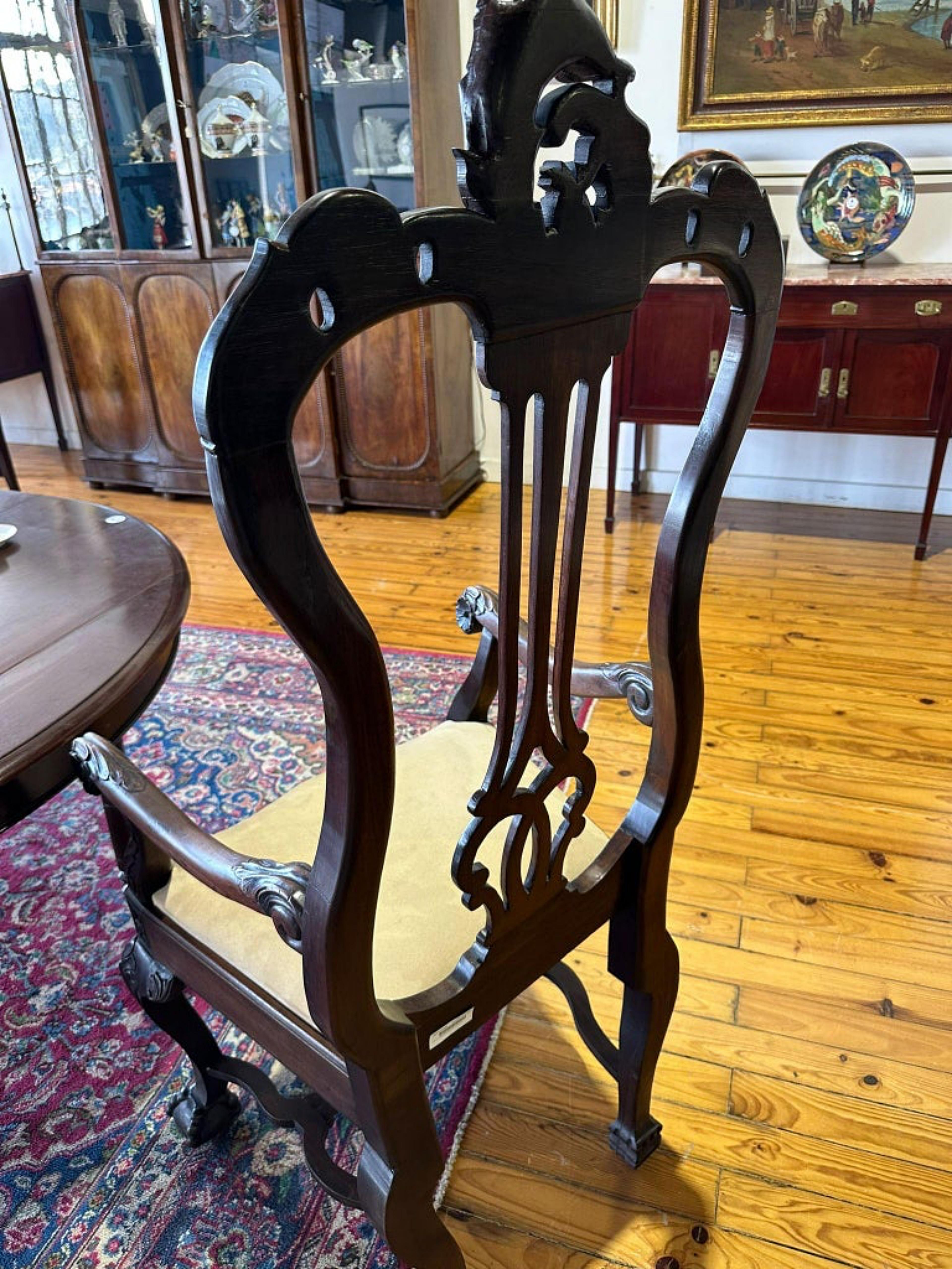 XVIIIe siècle IMPORTante paire de chaises d'État portugaises du 18ème siècle en vente