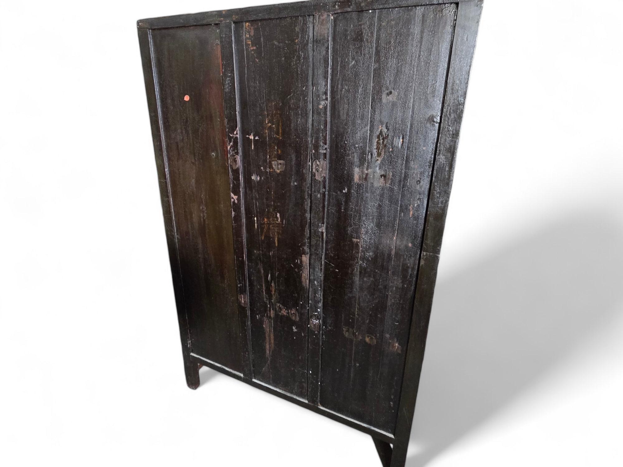 Important Pair of 19th-Century Chinese Pharmacy Cabinets For Sale 4