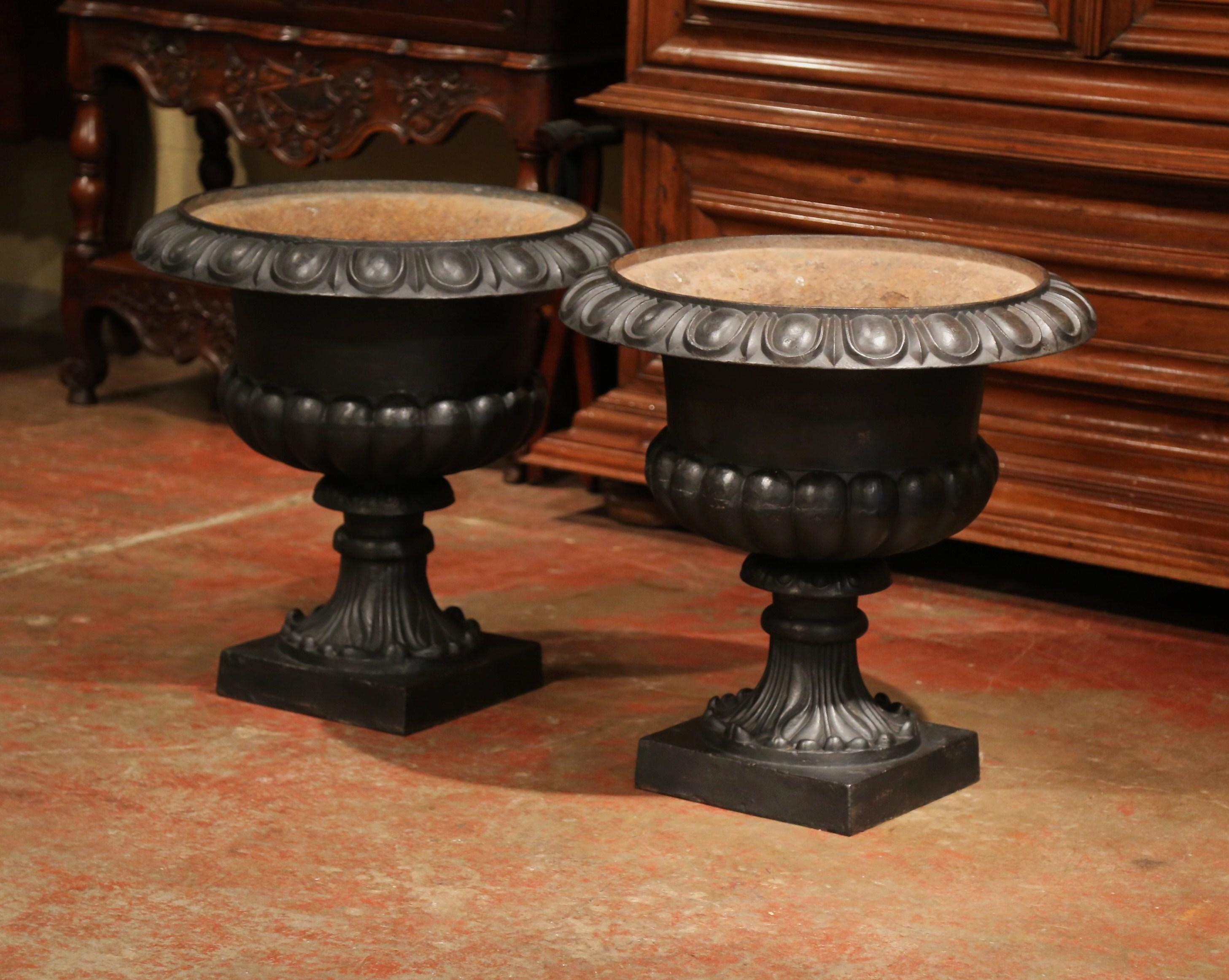 Pair of 19th Century French Napoleon III Cast Iron Garden Vases In Excellent Condition In Dallas, TX