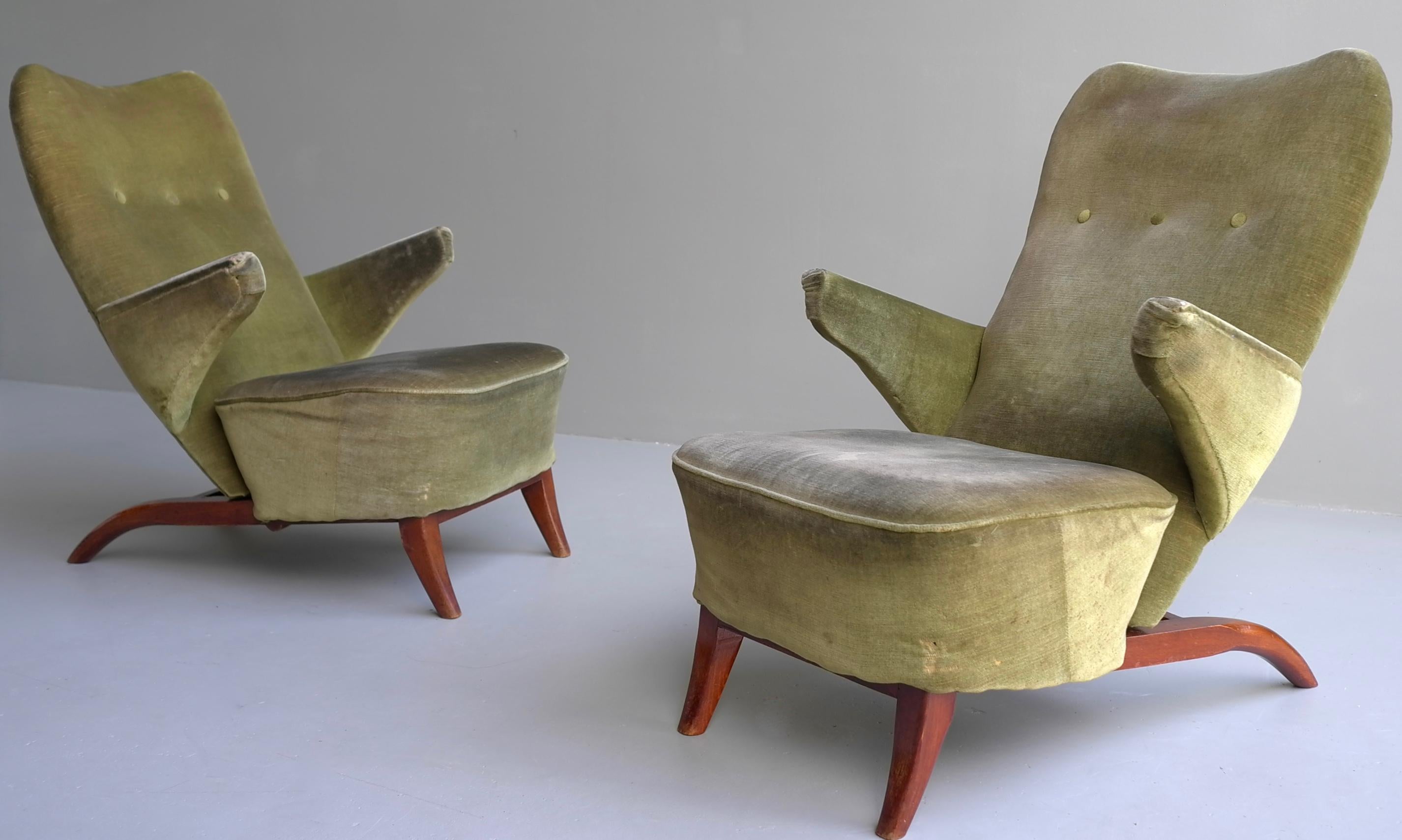 Important pair of 1st edition early Congo Arm Chairs by Theo Ruth, Artifort 'Art and Comfort' approx 1948/1950. These chairs are completely different than the common Pinguin or Congo chair. These early chairs rarely show up on the market and never