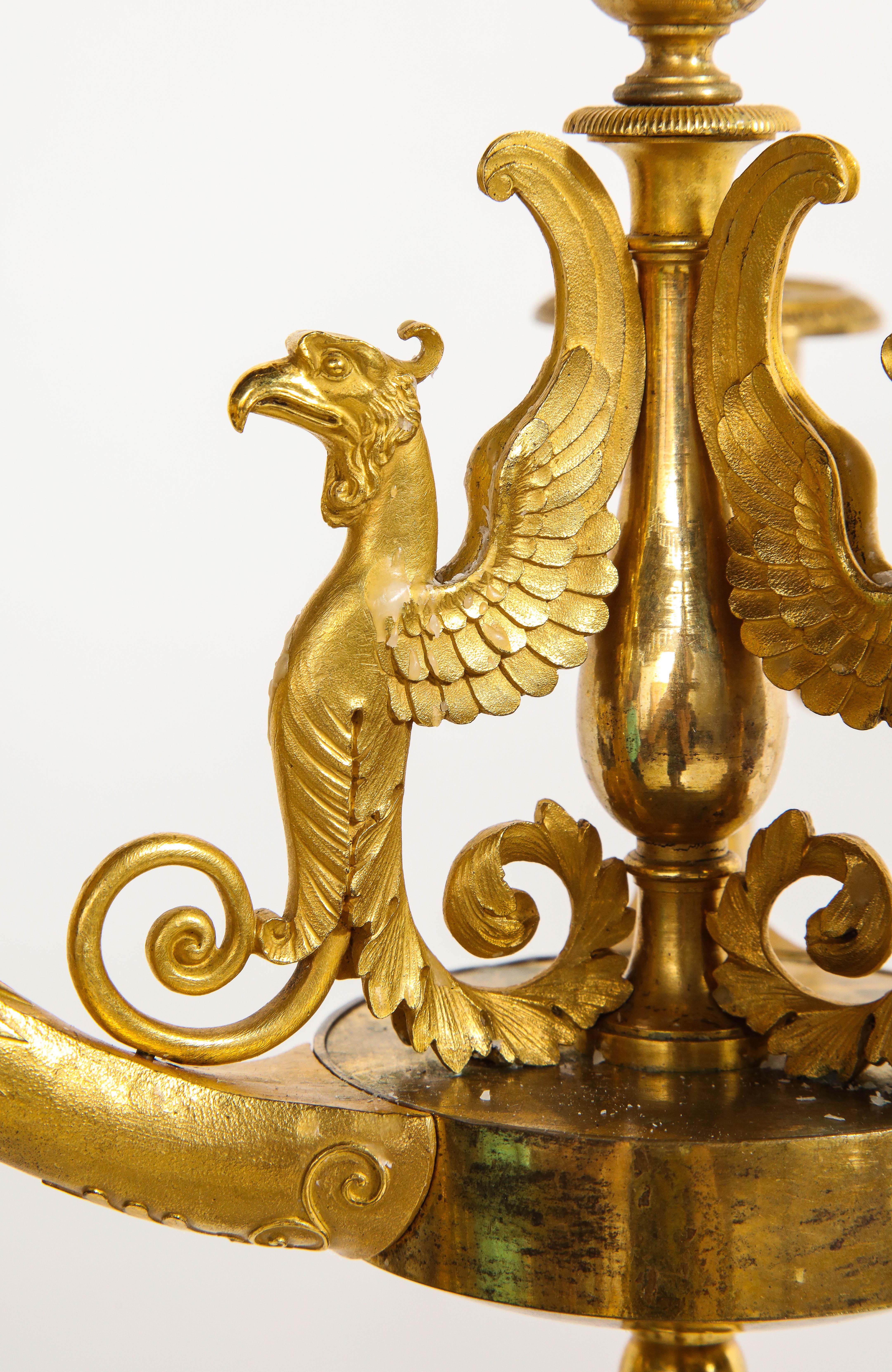 Importante paire de chandeliers à 6 lumières en bronze doré et patine Empire de la 1ère période française en vente 6