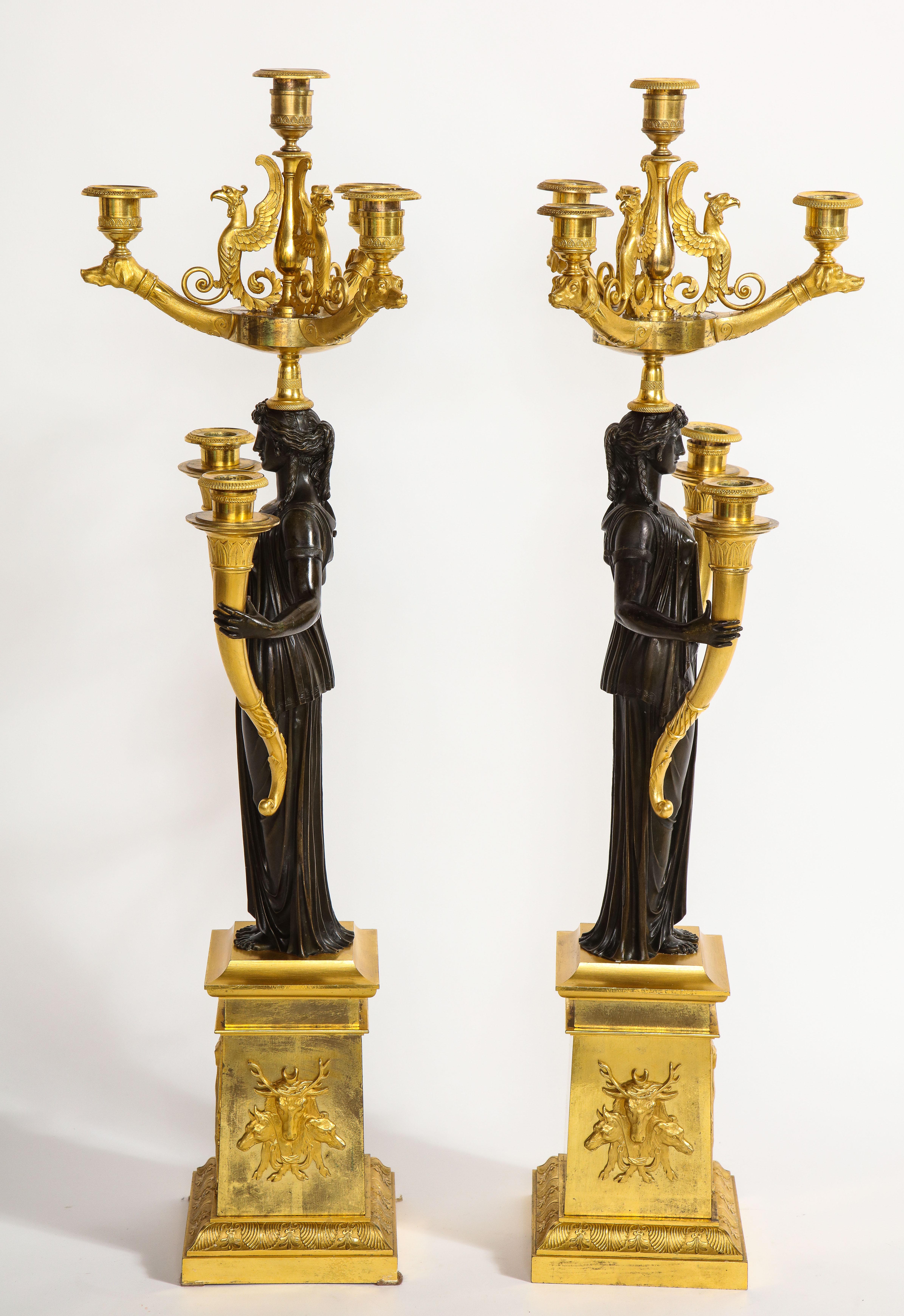 Wichtiges Paar 1. Periode Französisch Empire Pat. & Dore Bronze 6-Licht Kandelaber im Zustand „Gut“ im Angebot in New York, NY