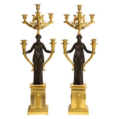 Importante paire de chandeliers à 6 lumières en bronze doré et patine Empire de la 1ère période française