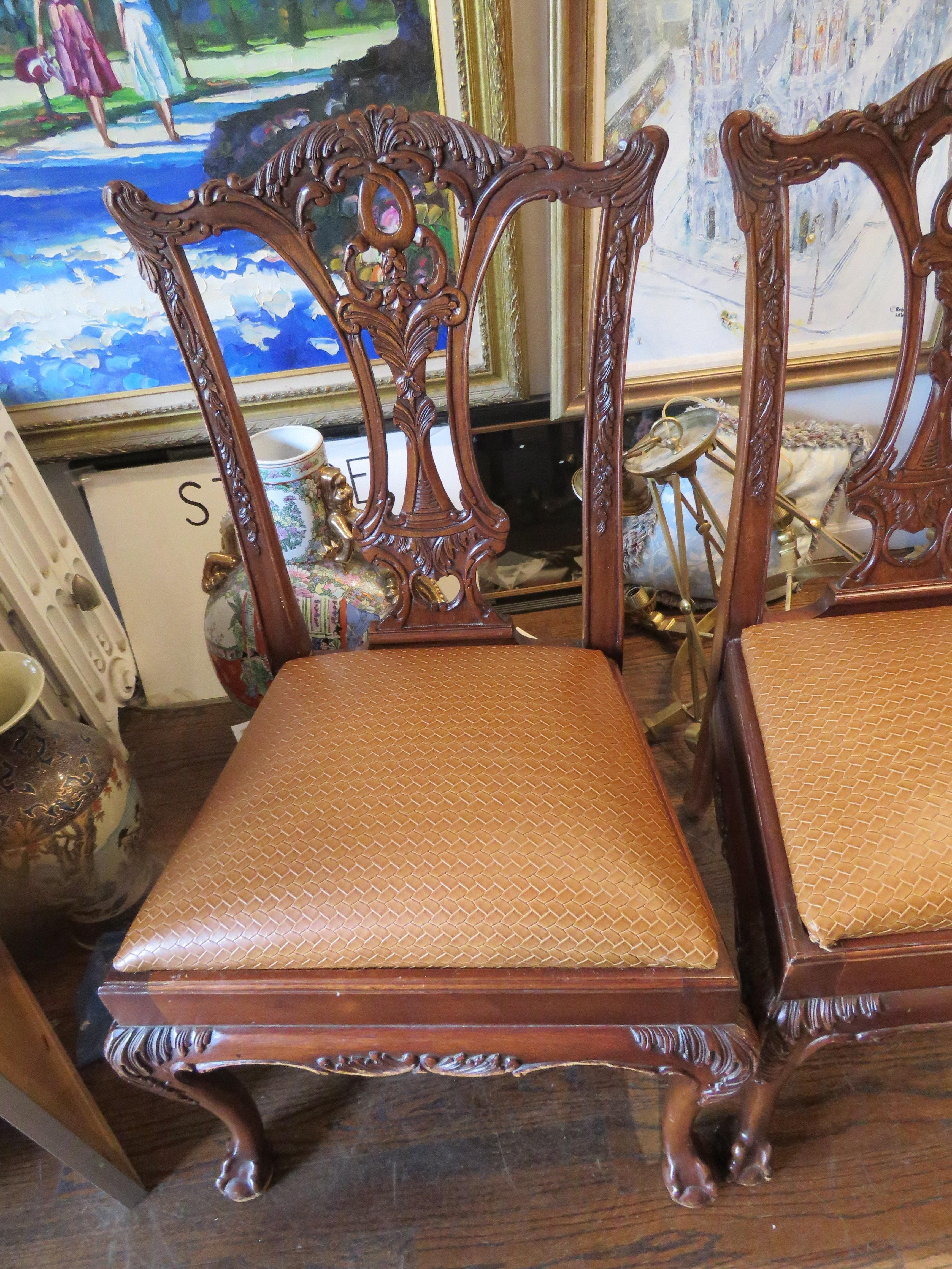 Important Pair of 2 Grand Estate George III Style Mahogany Wood Dining Chairs In Good Condition For Sale In New York, NY