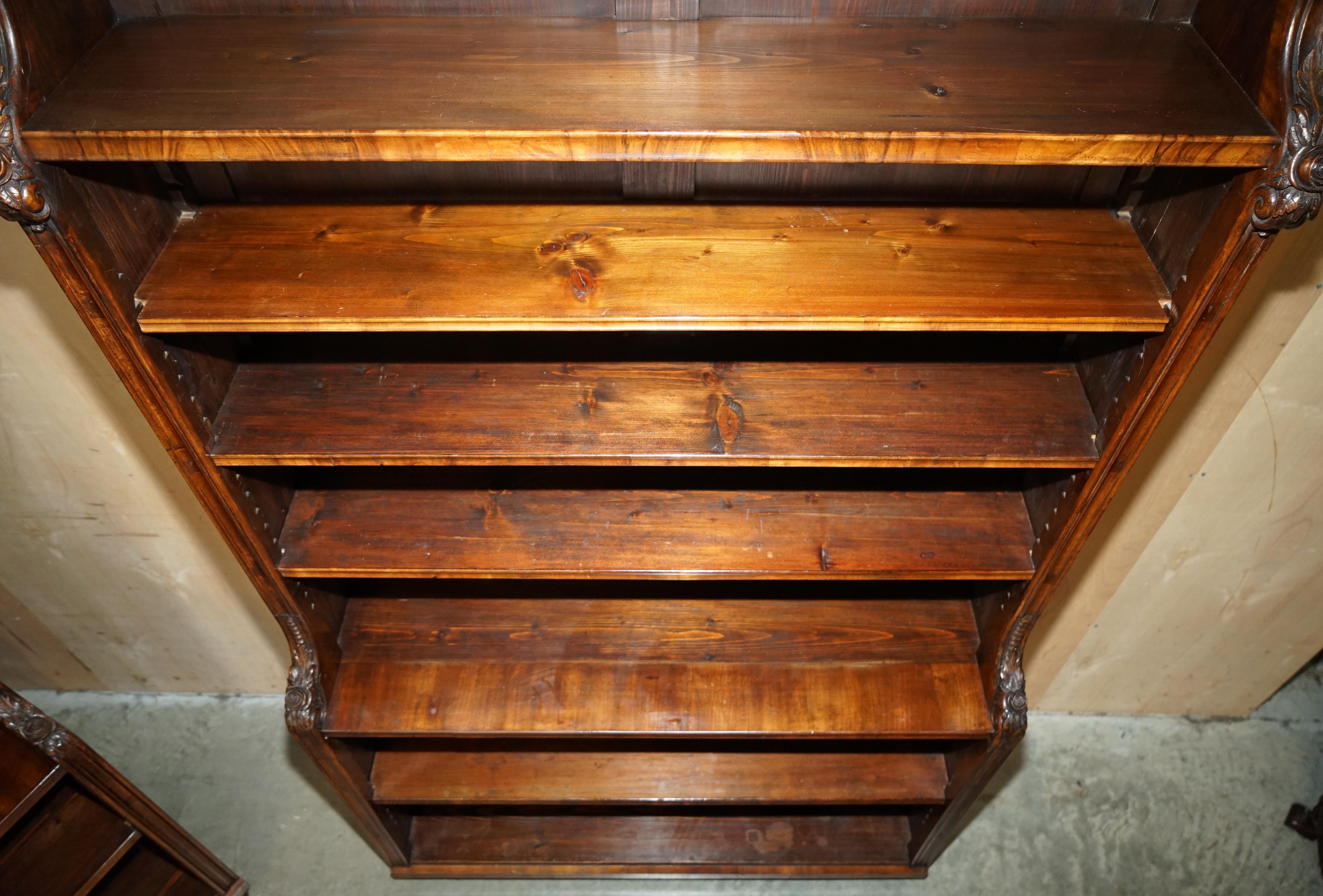 IMPORTANTE COPPIA DI LIBRERIE IN LEGNO DUREVOLE REGENCY DI 2,1 METRI DI ALTEZZA in vendita 4