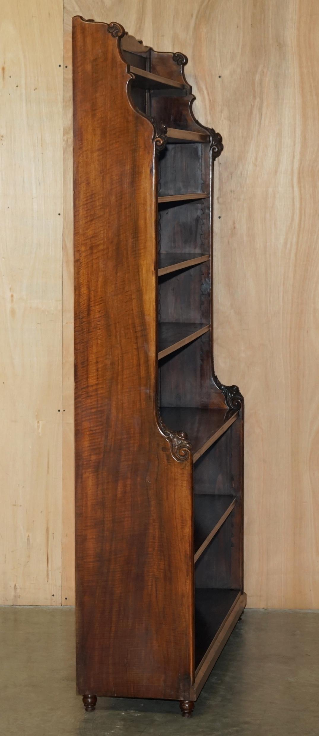IMPORTANTE COPPIA DI LIBRERIE IN LEGNO DUREVOLE REGENCY DI 2,1 METRI DI ALTEZZA in vendita 6