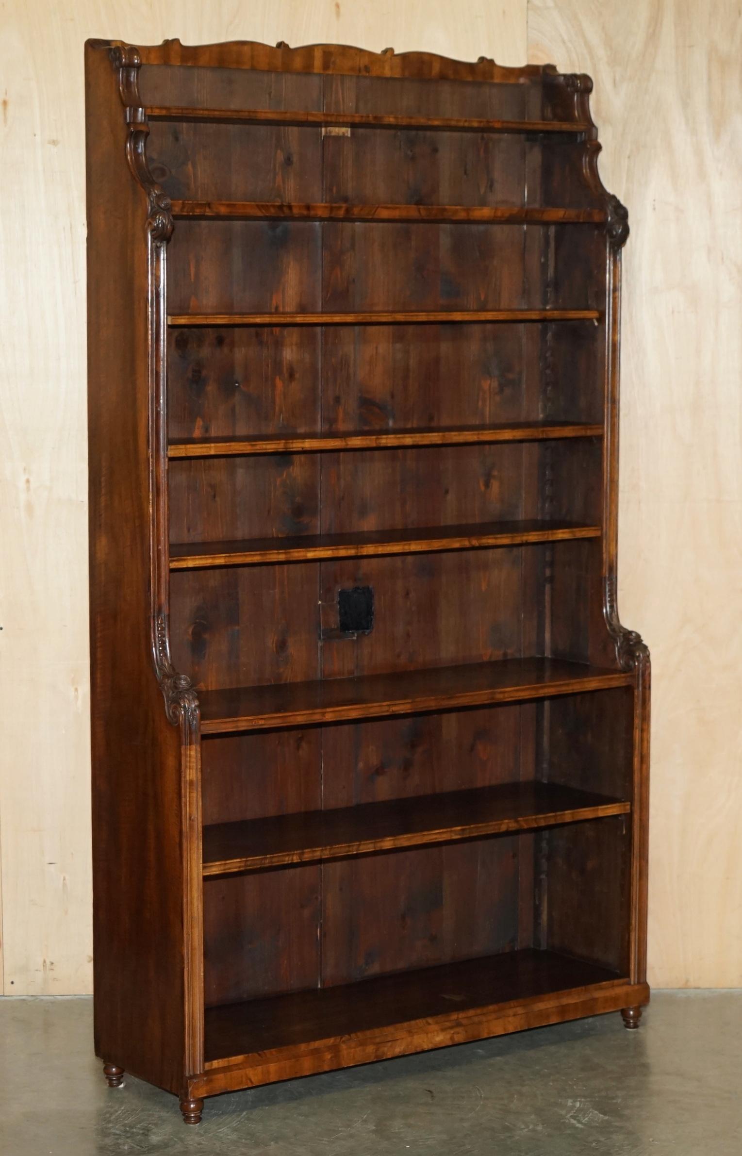 IMPORTANTE COPPIA DI LIBRERIE IN LEGNO DUREVOLE REGENCY DI 2,1 METRI DI ALTEZZA in vendita 10