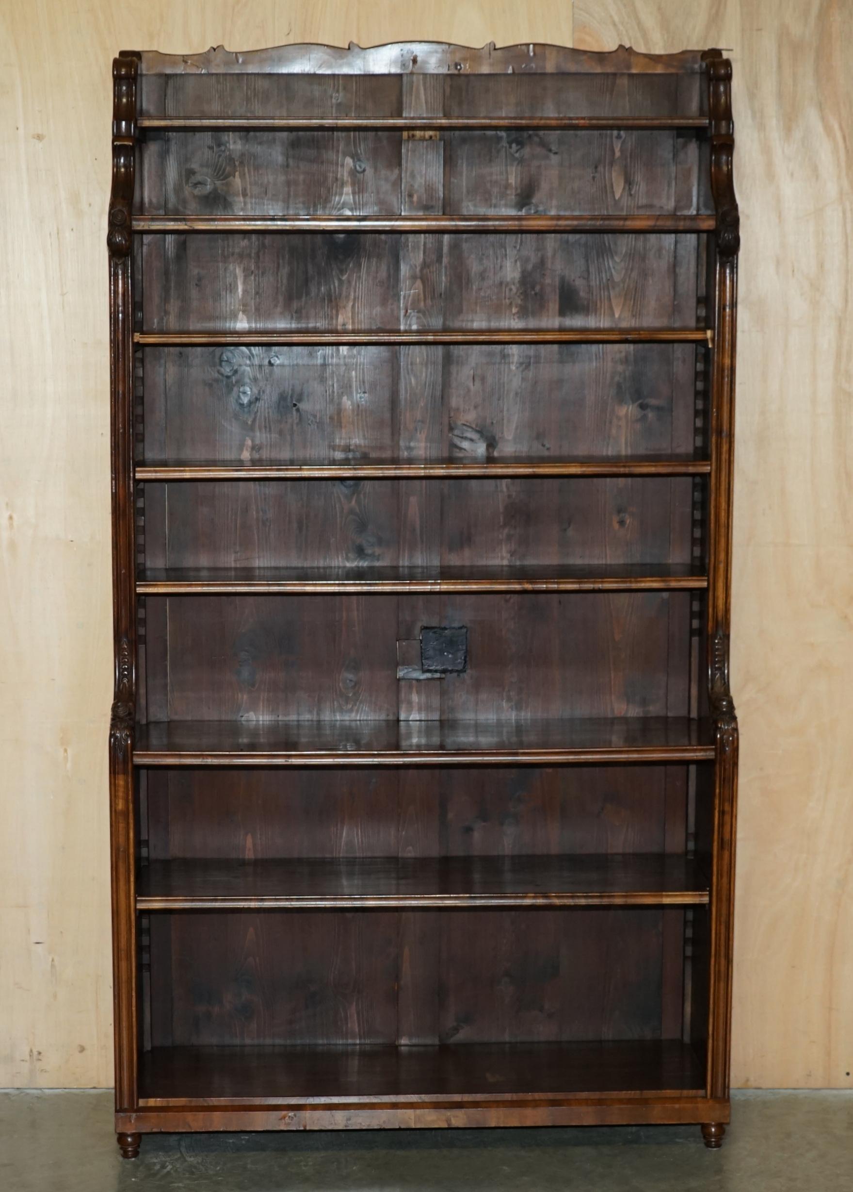 IMPORTANTE COPPIA DI LIBRERIE IN LEGNO DUREVOLE REGENCY DI 2,1 METRI DI ALTEZZA in vendita 11
