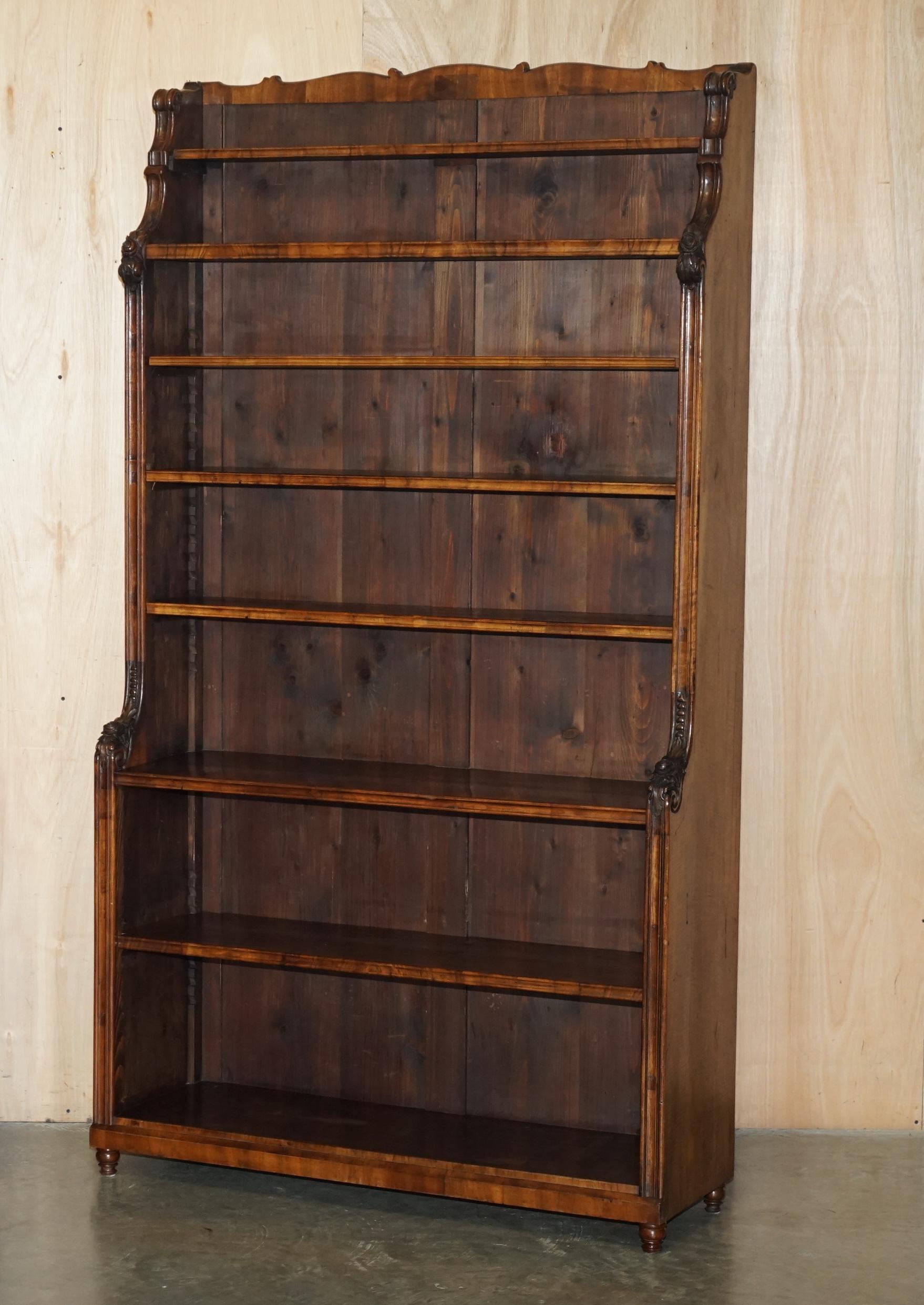 Regency IMPORTANTE COPPIA DI LIBRERIE IN LEGNO DUREVOLE REGENCY DI 2,1 METRI DI ALTEZZA in vendita