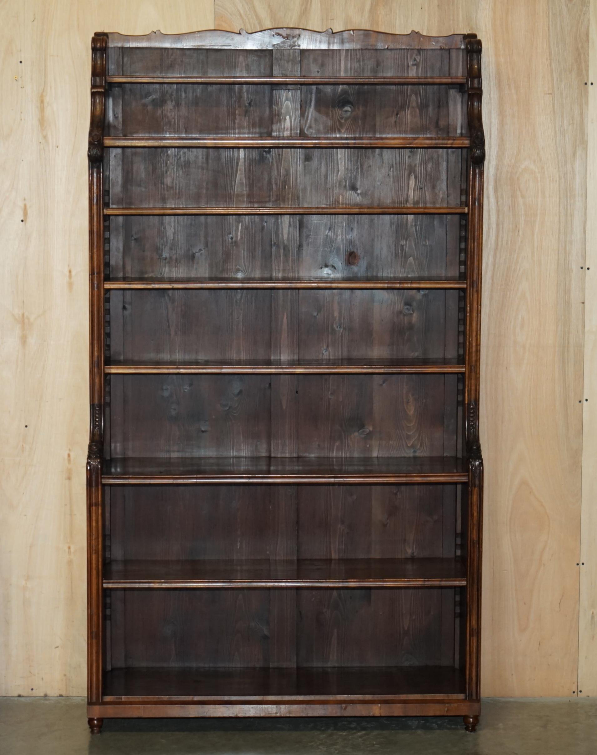 Inglese IMPORTANTE COPPIA DI LIBRERIE IN LEGNO DUREVOLE REGENCY DI 2,1 METRI DI ALTEZZA in vendita