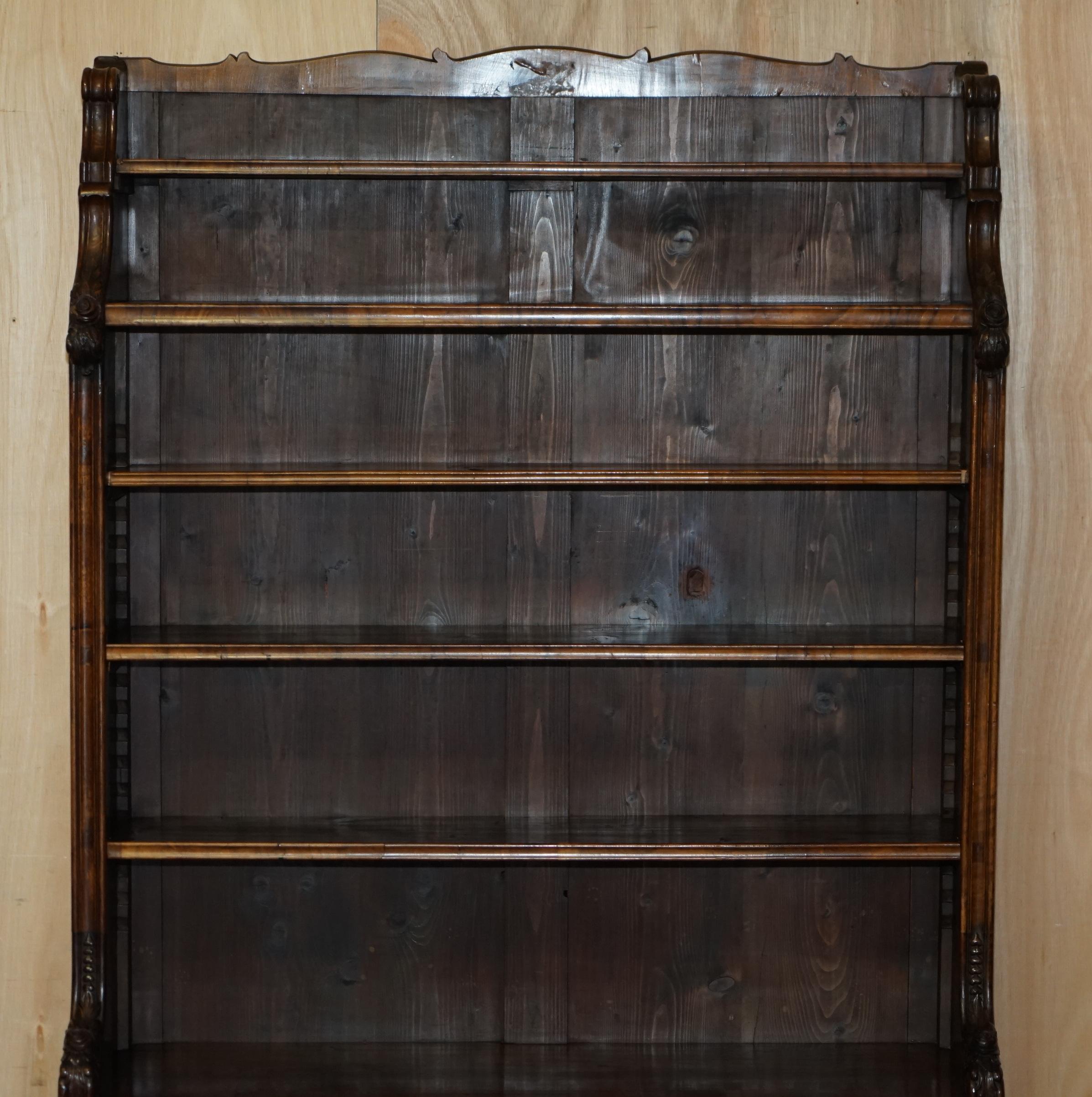 IMPORTANTE COPPIA DI LIBRERIE IN LEGNO DUREVOLE REGENCY DI 2,1 METRI DI ALTEZZA In condizioni discrete in vendita a West Sussex, Pulborough