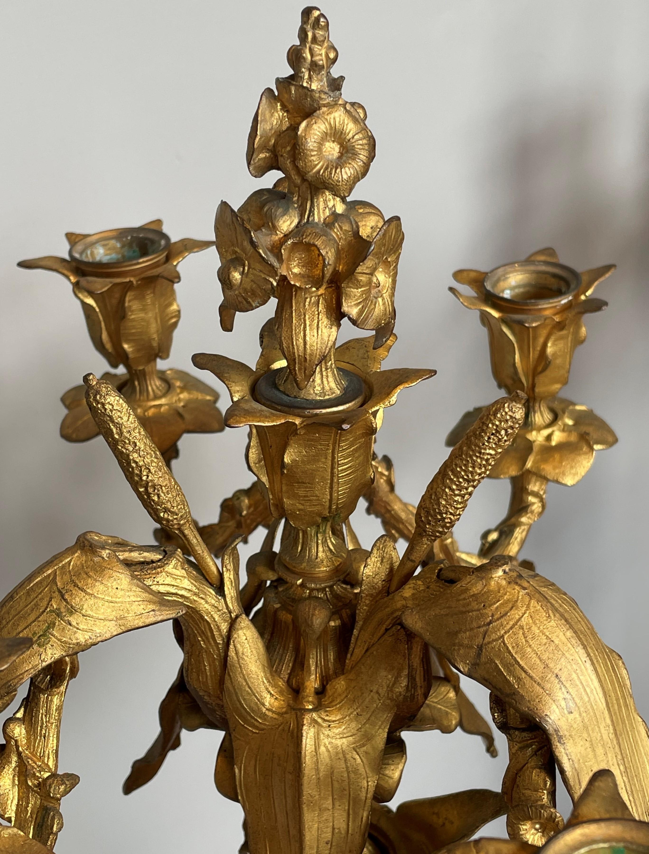 Importante paire de candlabres en bronze dor Belle poque avec sculptures de grenouilles par H. Picard en vente 6