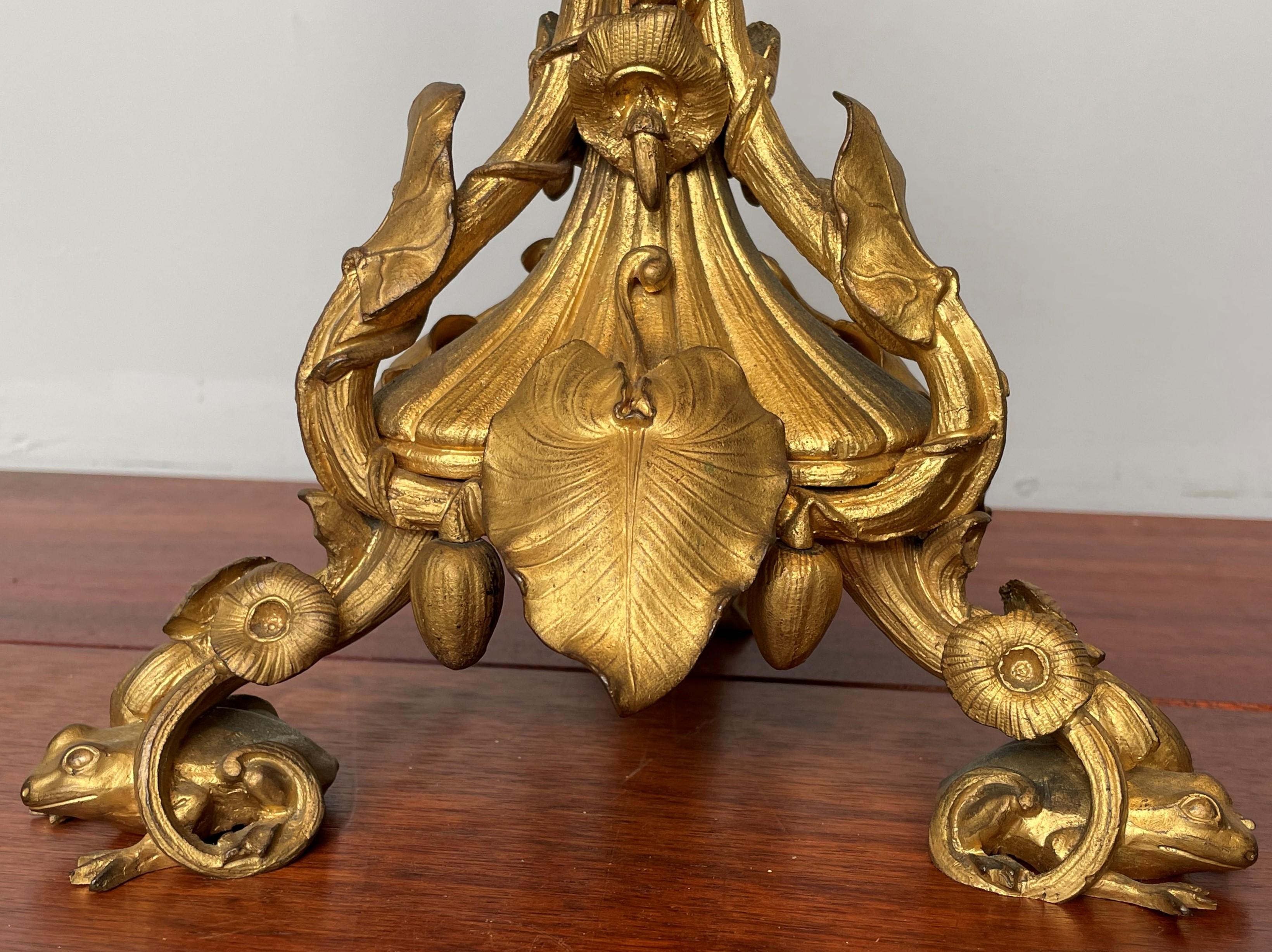 Importante paire de candlabres en bronze dor Belle poque avec sculptures de grenouilles par H. Picard en vente 10