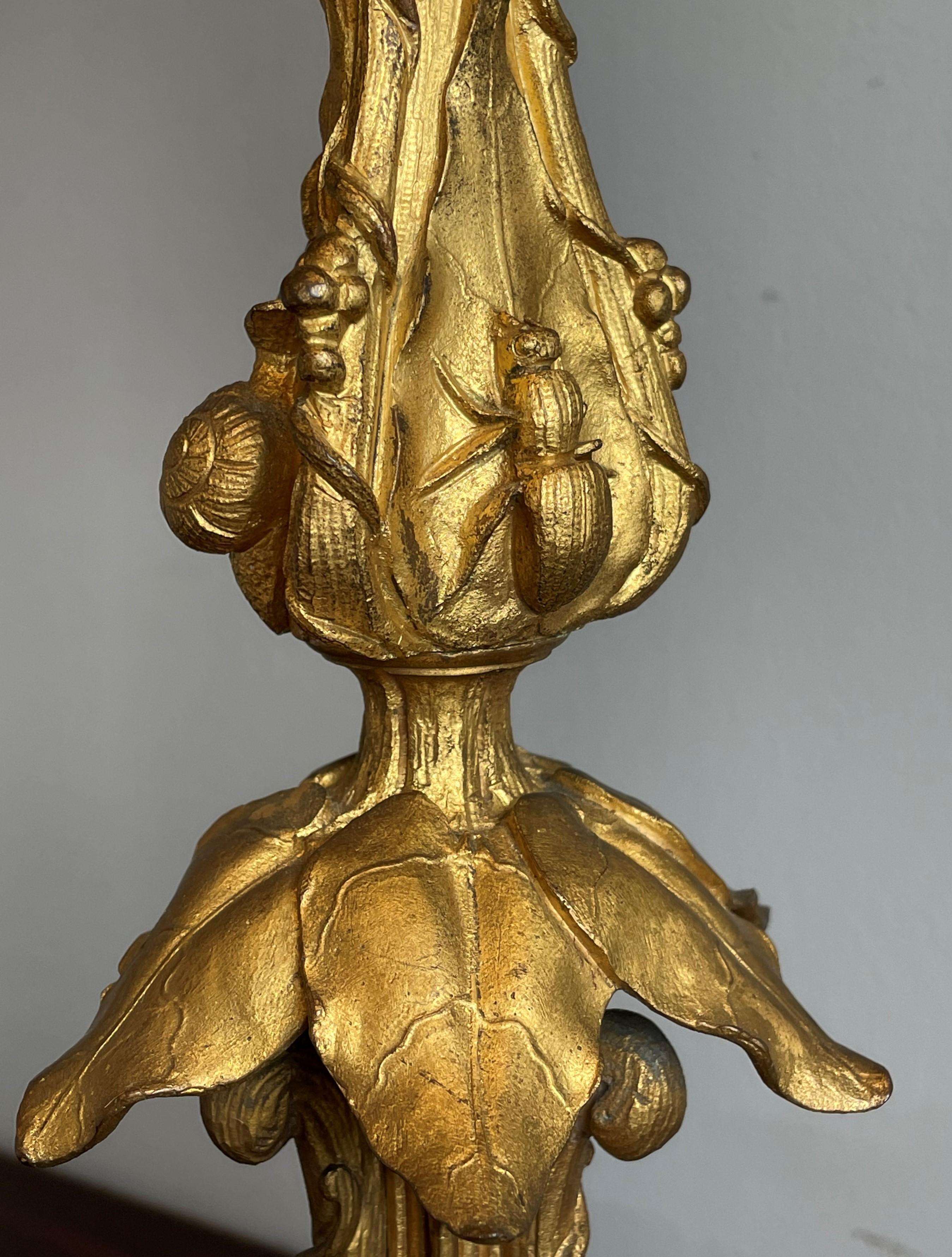 XIXe siècle Importante paire de candlabres en bronze dor Belle poque avec sculptures de grenouilles par H. Picard en vente