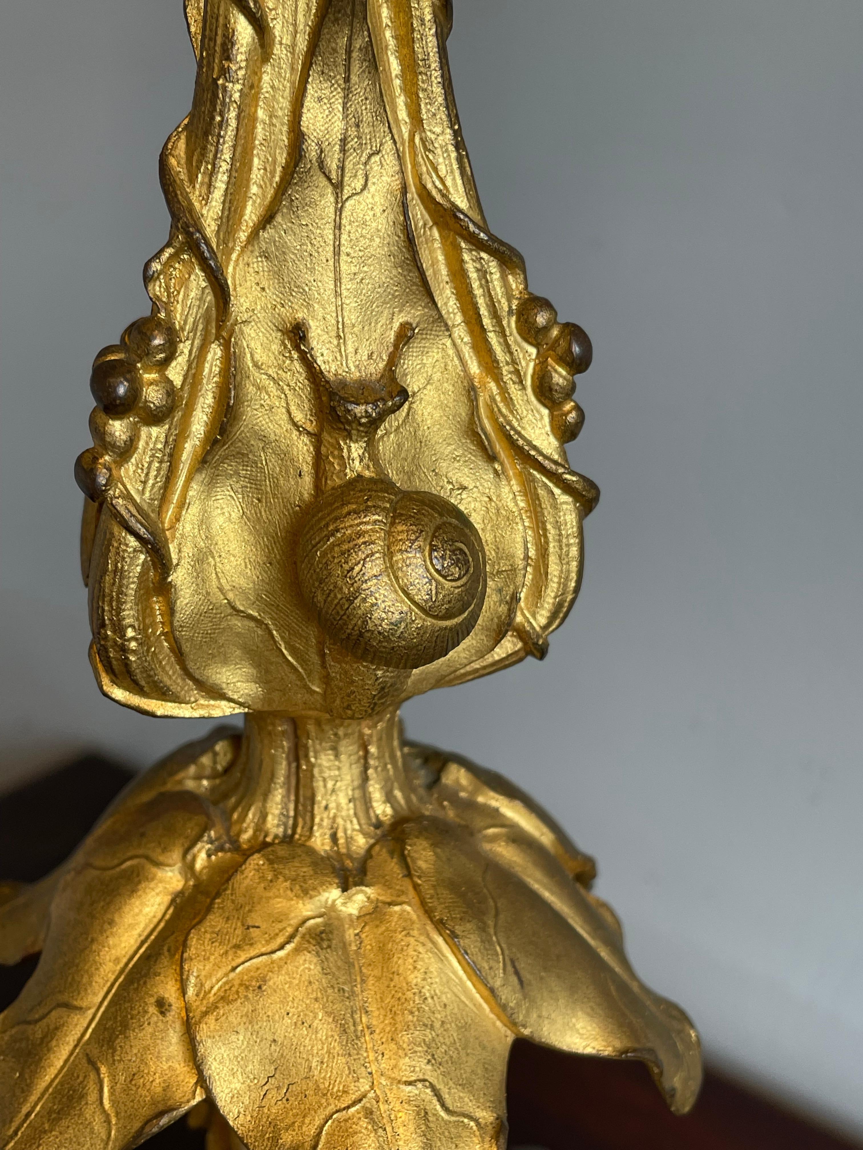 Bronze Importante paire de candlabres en bronze dor Belle poque avec sculptures de grenouilles par H. Picard en vente