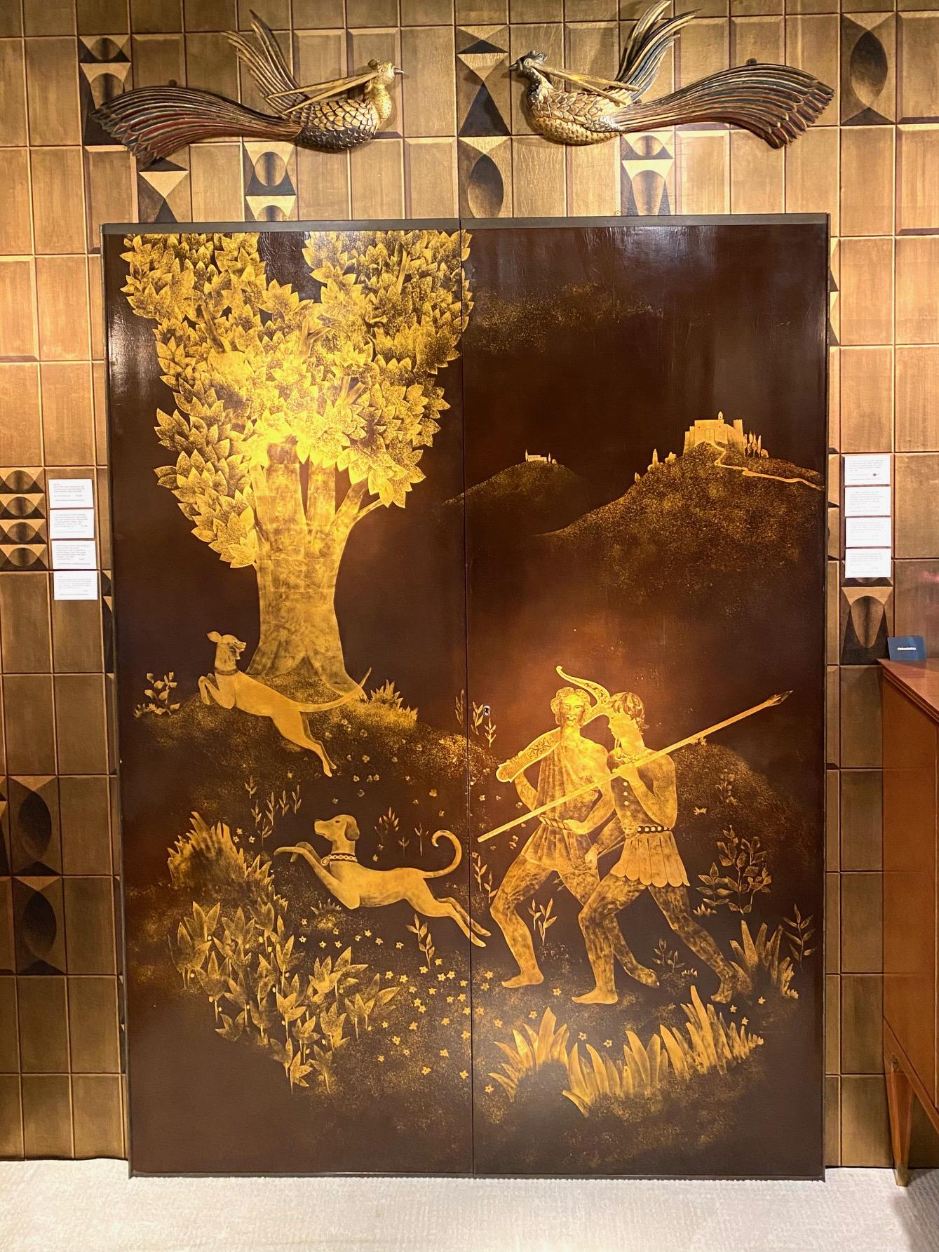 Important pair of black lacquered and gilt decorated panels by Paul Etienne Saïn, ( French 1904 – 1995), each decorated with a hunting scene in applied gold leaf . Showing perfect technical mastery, the composition of these panels revisits a classic