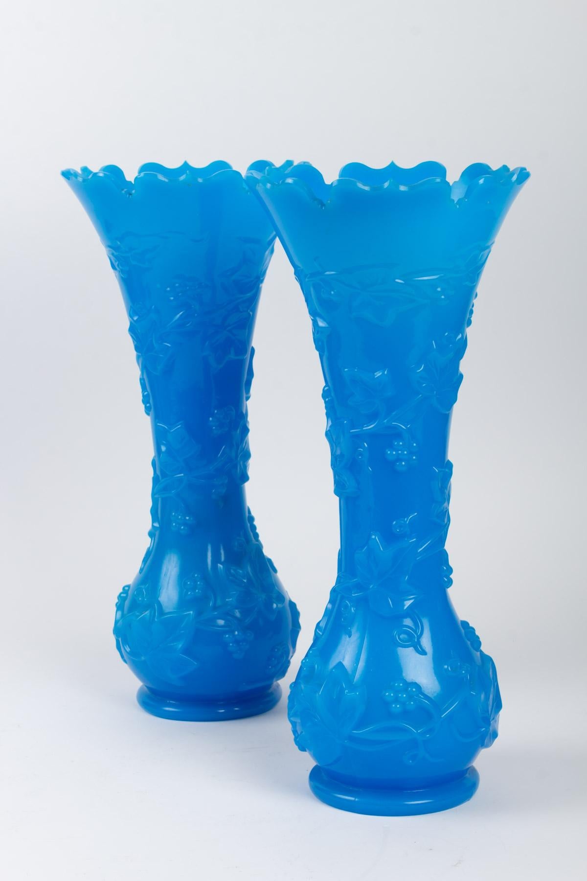 Important pair of blue opaline vases, 19th century, 1860, Napoleon III.
Measures: H 40 cm, D 18 cm.