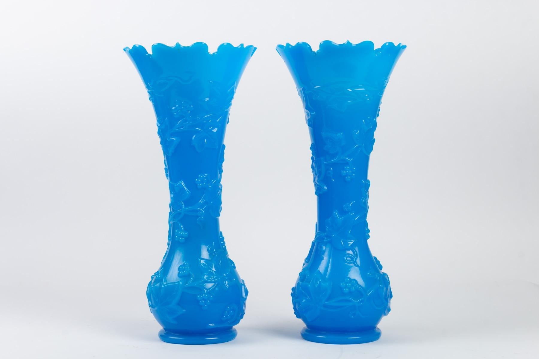 Important Pair of Blue Opaline Vases 1