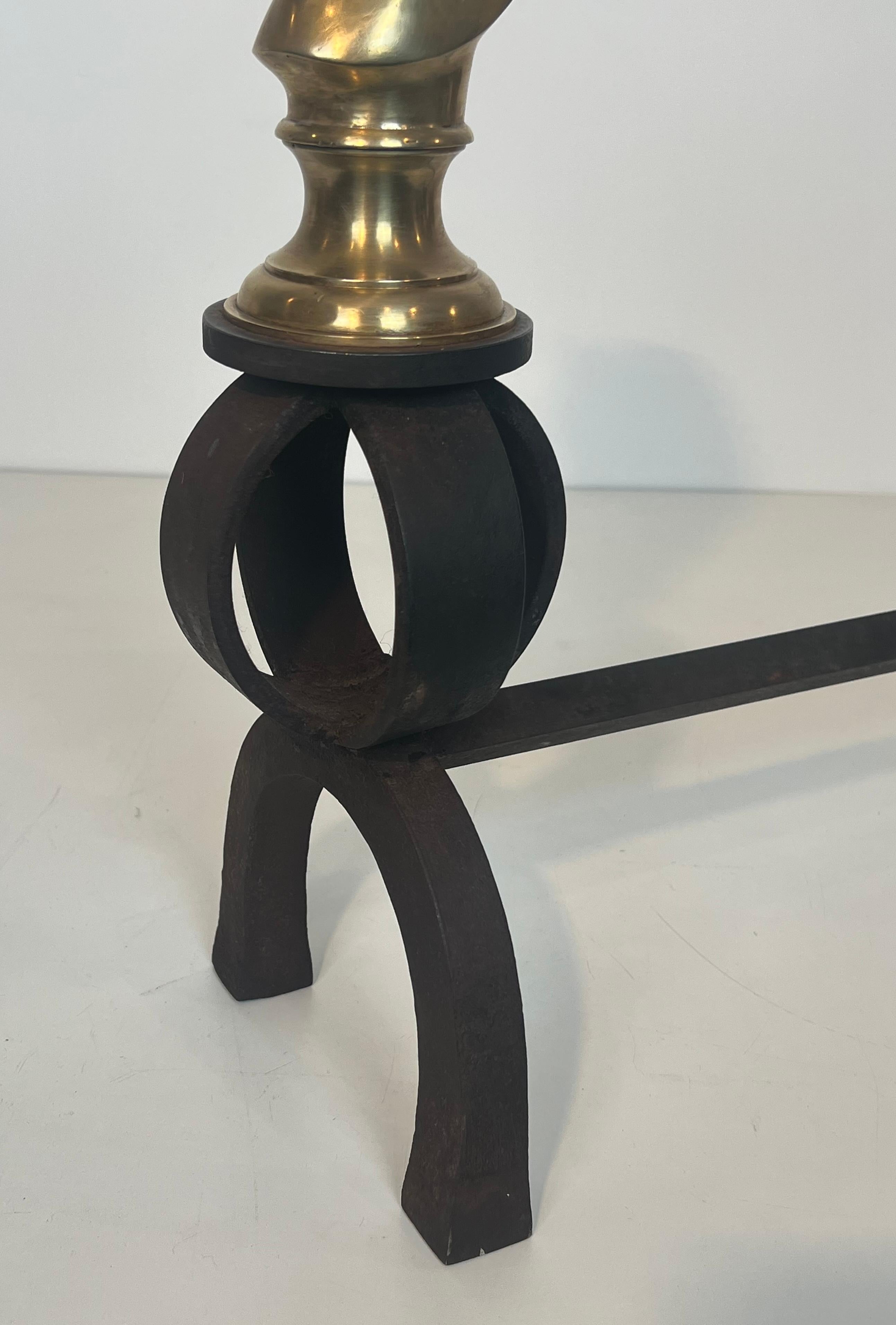 Importante coppia di Androni in bronzo e ferro battuto raffiguranti teste di cavallo in vendita 3
