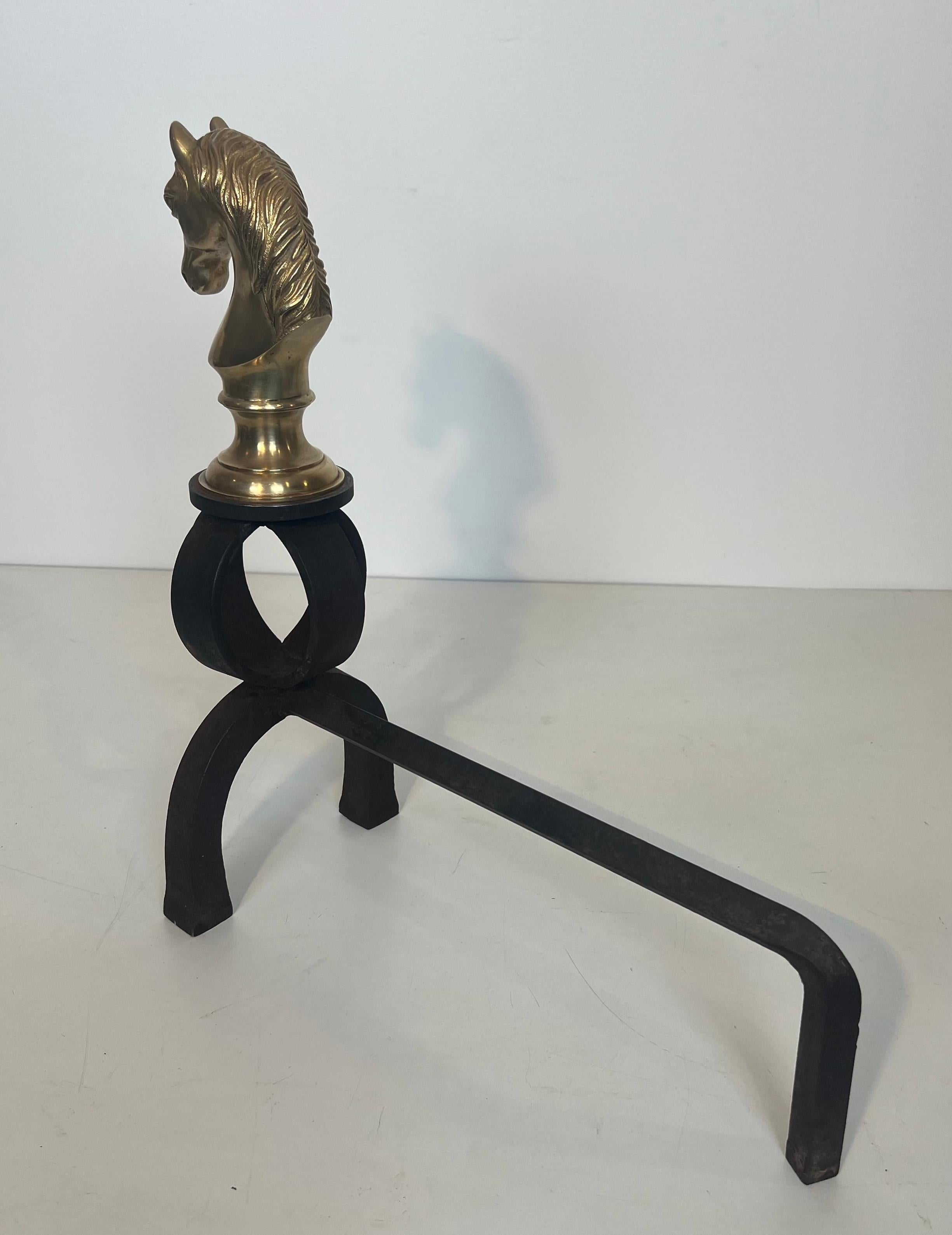 Importante coppia di Androni in bronzo e ferro battuto raffiguranti teste di cavallo in vendita 4