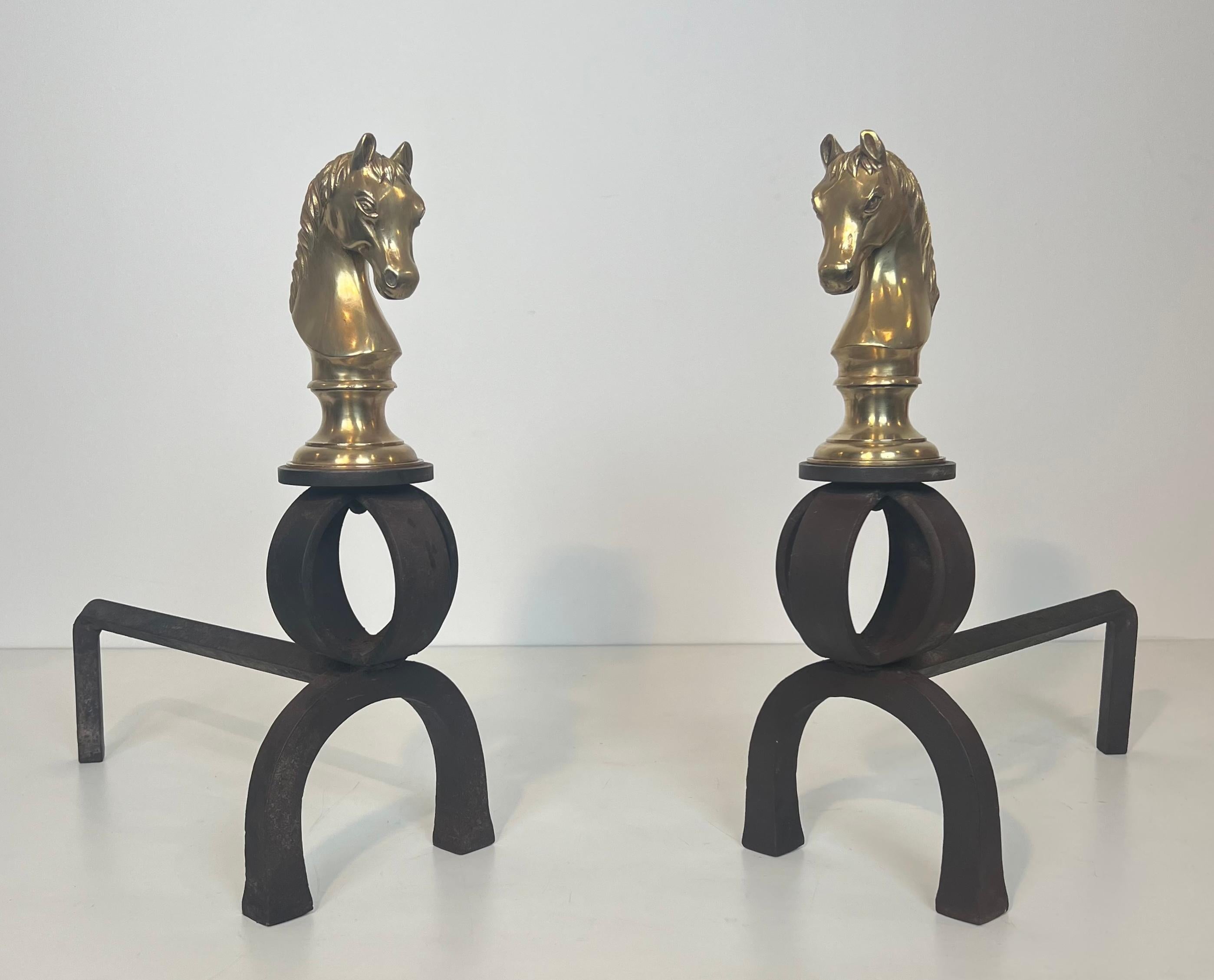 Importante coppia di Androni in bronzo e ferro battuto raffiguranti teste di cavallo in vendita 5