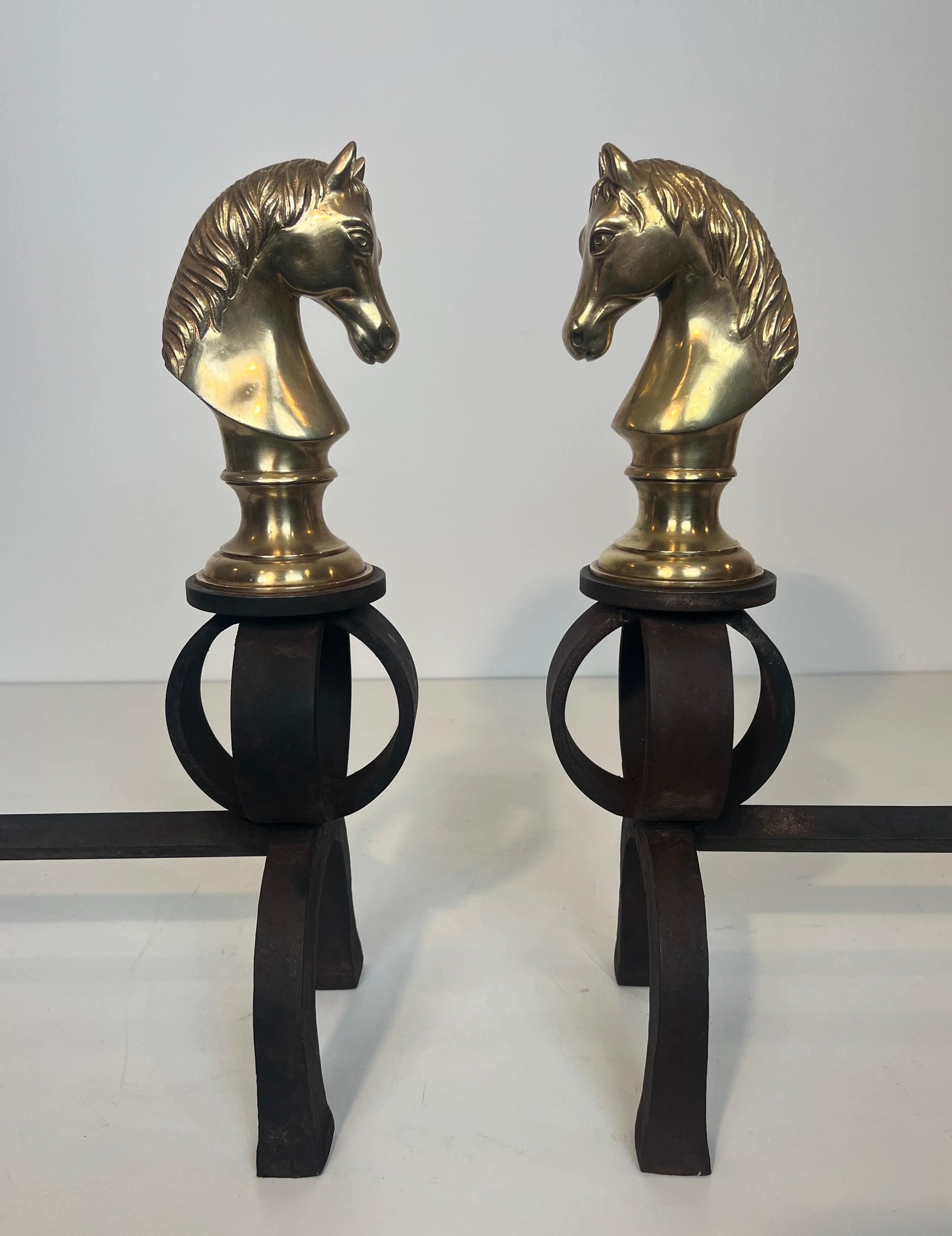 Importante coppia di Androni in bronzo e ferro battuto raffiguranti teste di cavallo in vendita 8