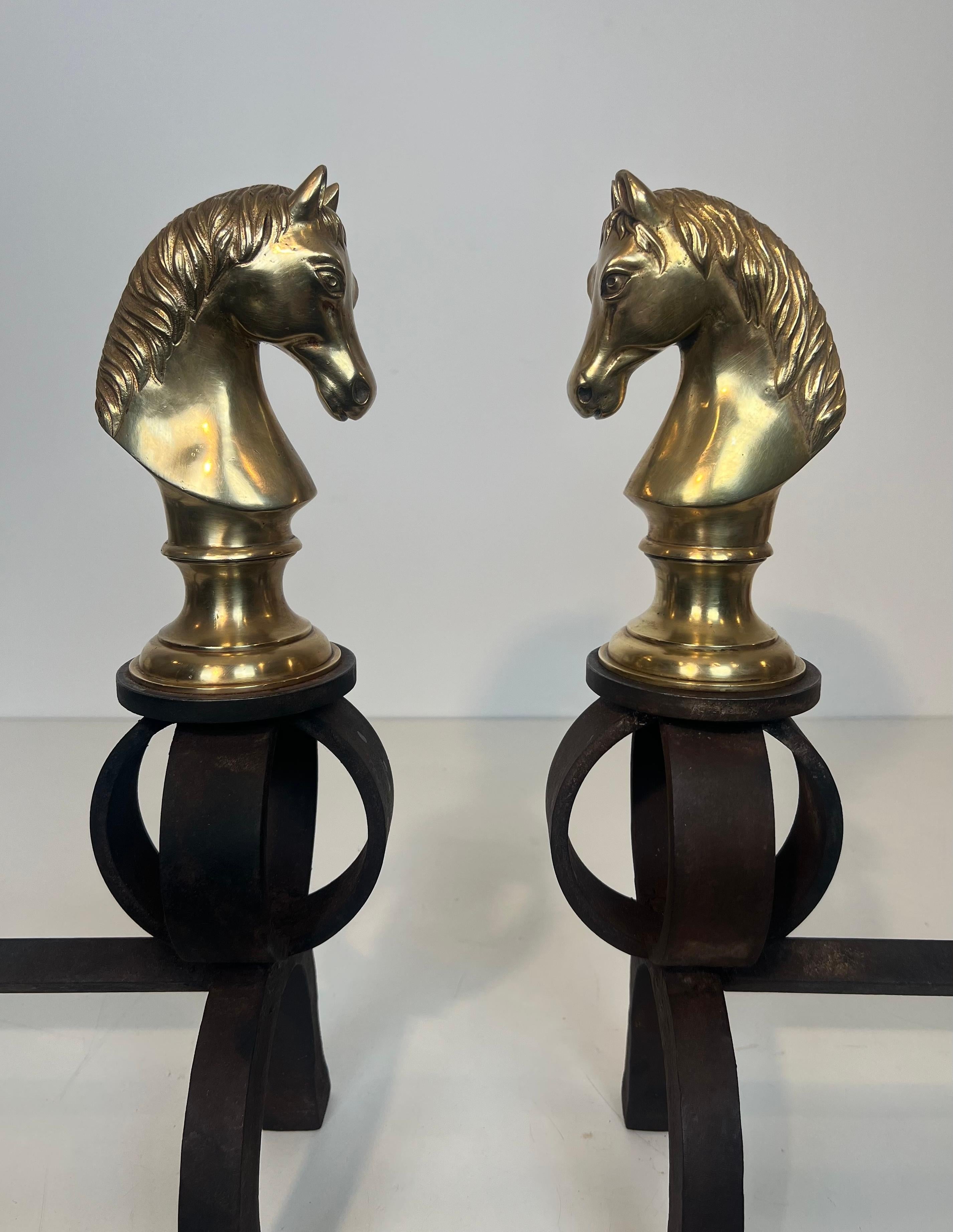 Importante coppia di Androni in bronzo e ferro battuto raffiguranti teste di cavallo in vendita 9