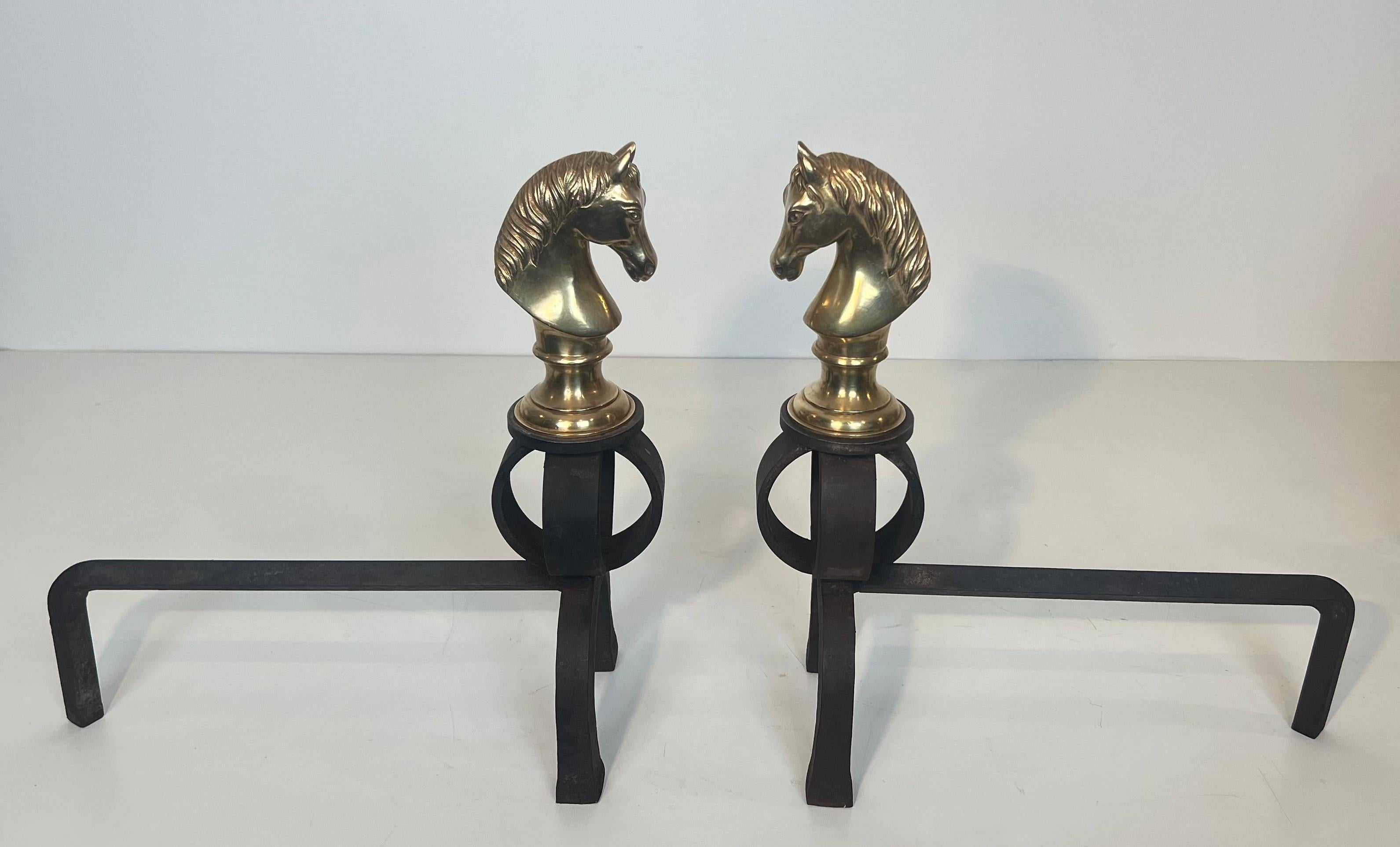 Importante coppia di Androni in bronzo e ferro battuto raffiguranti teste di cavallo in vendita 11