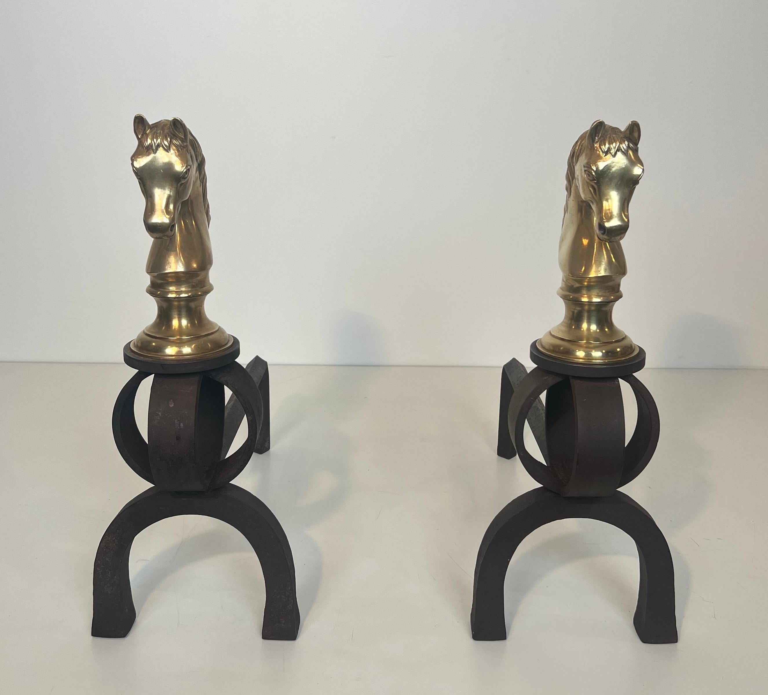 Importante coppia di Androni in bronzo e ferro battuto raffiguranti teste di cavallo in vendita 12