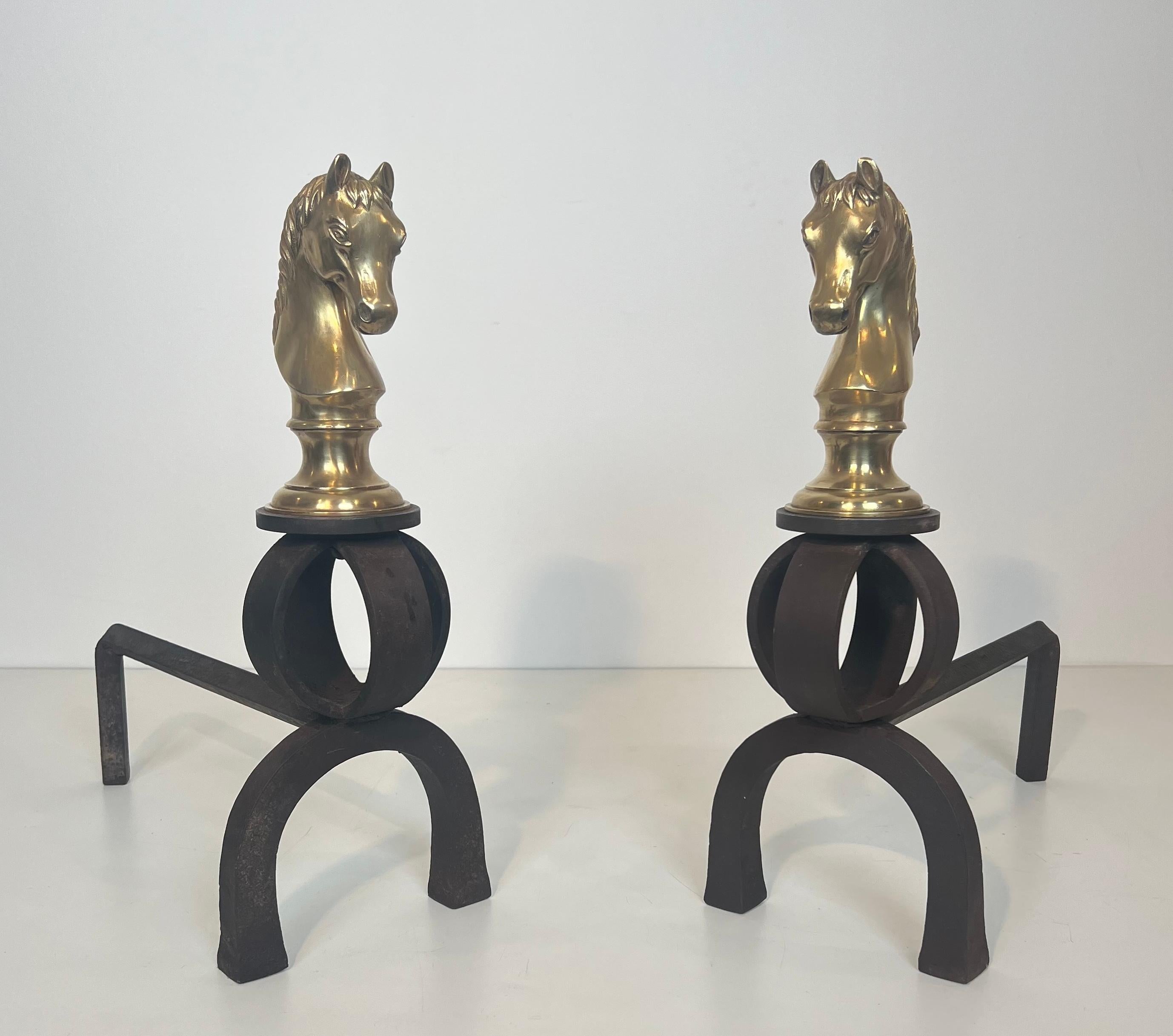 Importante coppia di Androni in bronzo e ferro battuto raffiguranti teste di cavallo in vendita 13