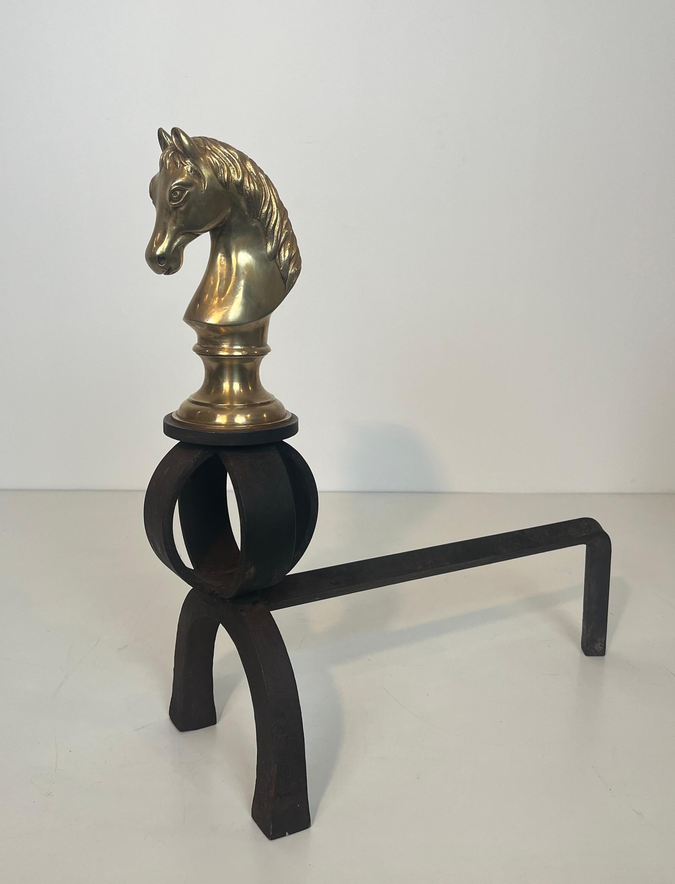 Bronzo Importante coppia di Androni in bronzo e ferro battuto raffiguranti teste di cavallo in vendita