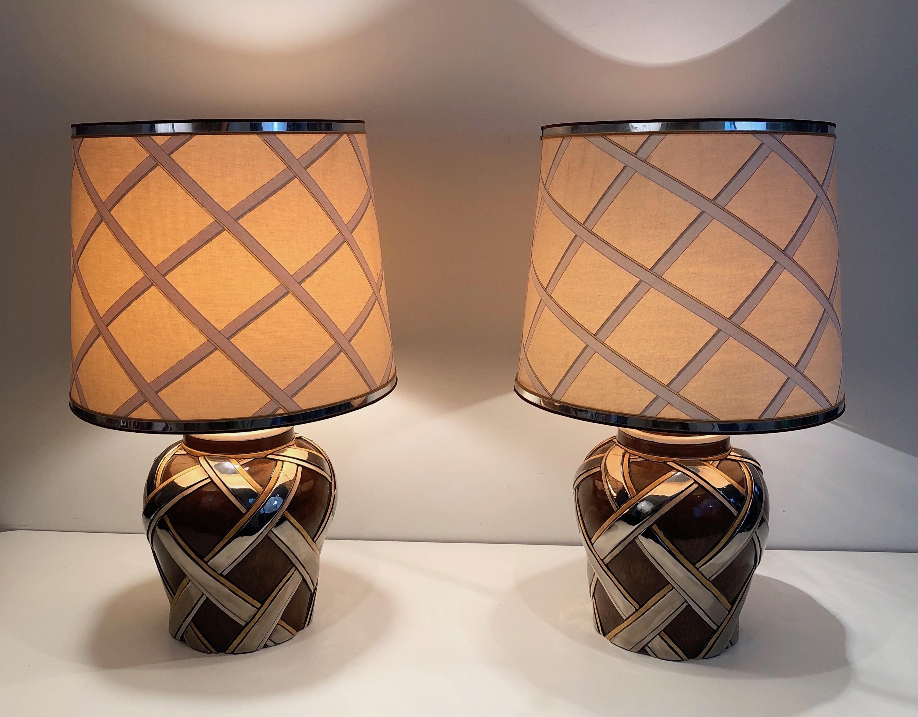 This very nice and decorative pair of important table lamps are made of ceramic with a beautiful Ribbons Decor. This is a French work in the style of Hermès. Circa 1970.