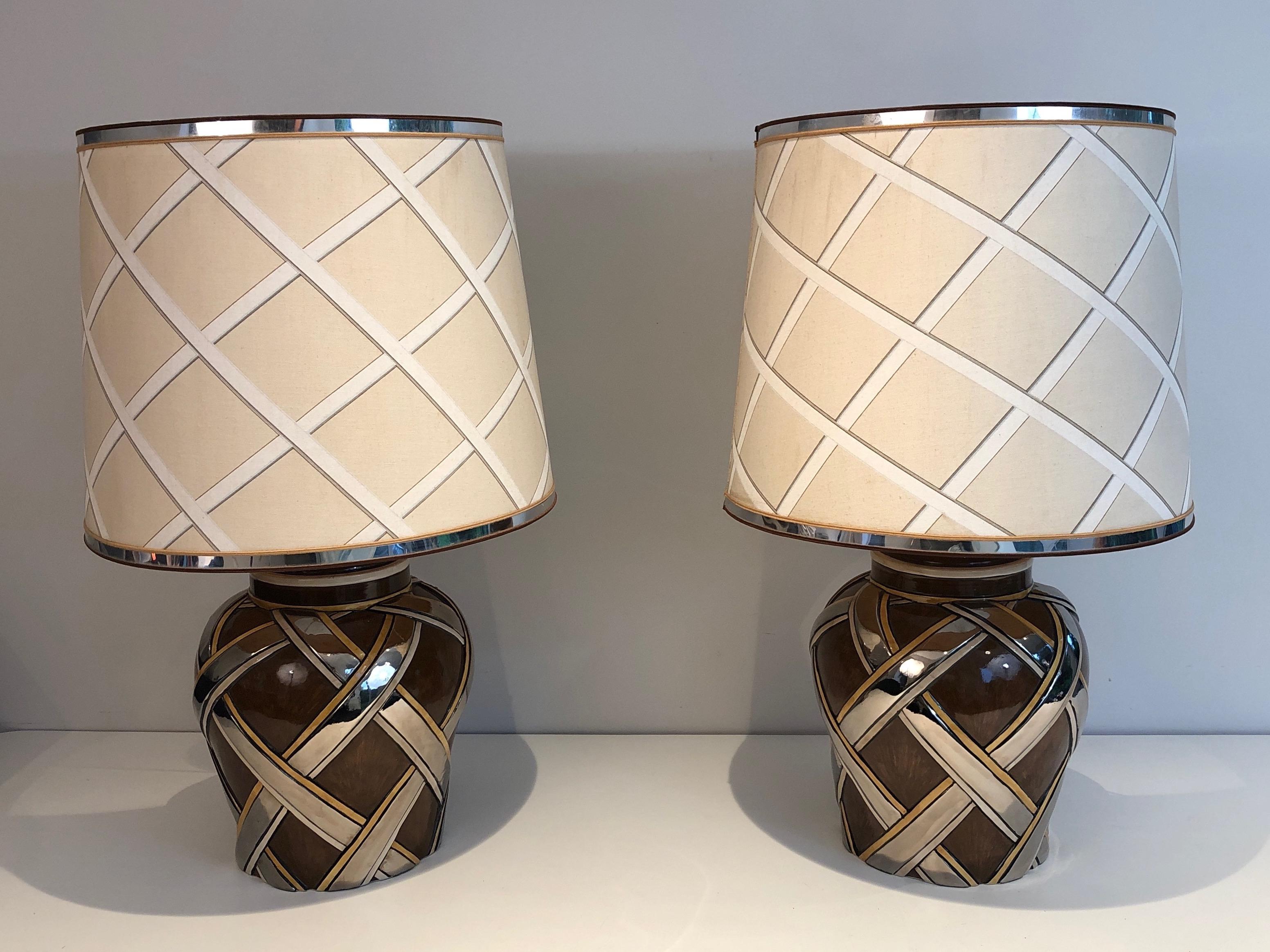 Important Pair of Ceramic Lamps with Ribbons Decor, French, Circa 1970 In Good Condition For Sale In Marcq-en-Barœul, Hauts-de-France