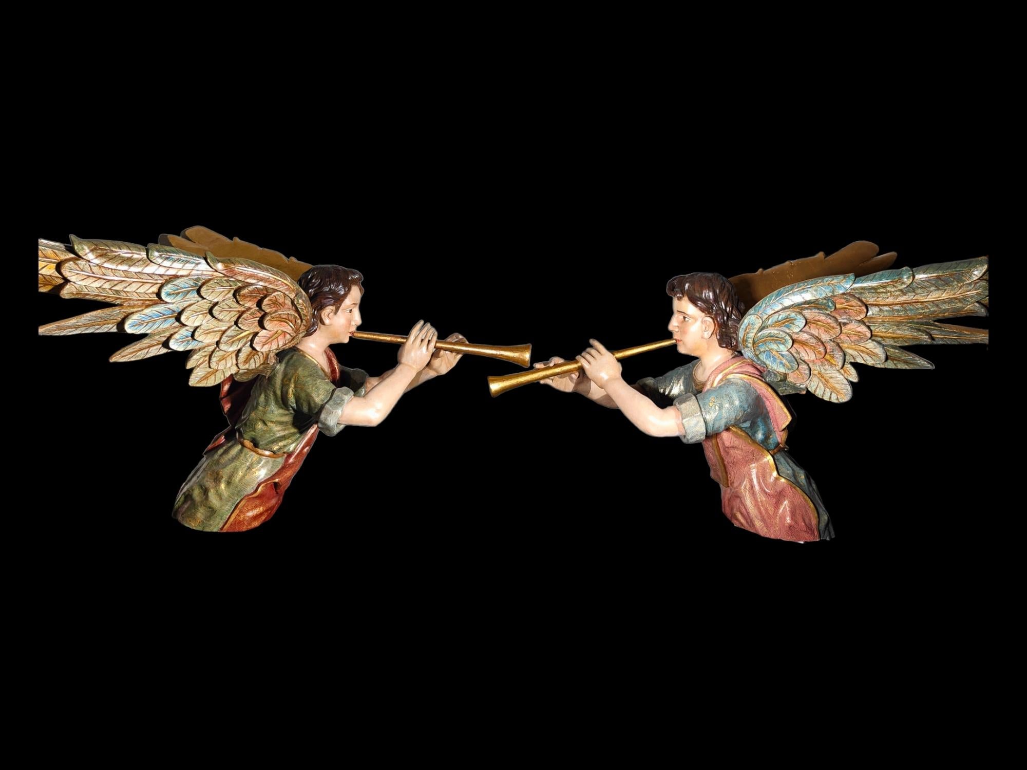 Important Pair of Cherubs in Carved, Gilded and Polychrome Wood from the 17th C For Sale 11