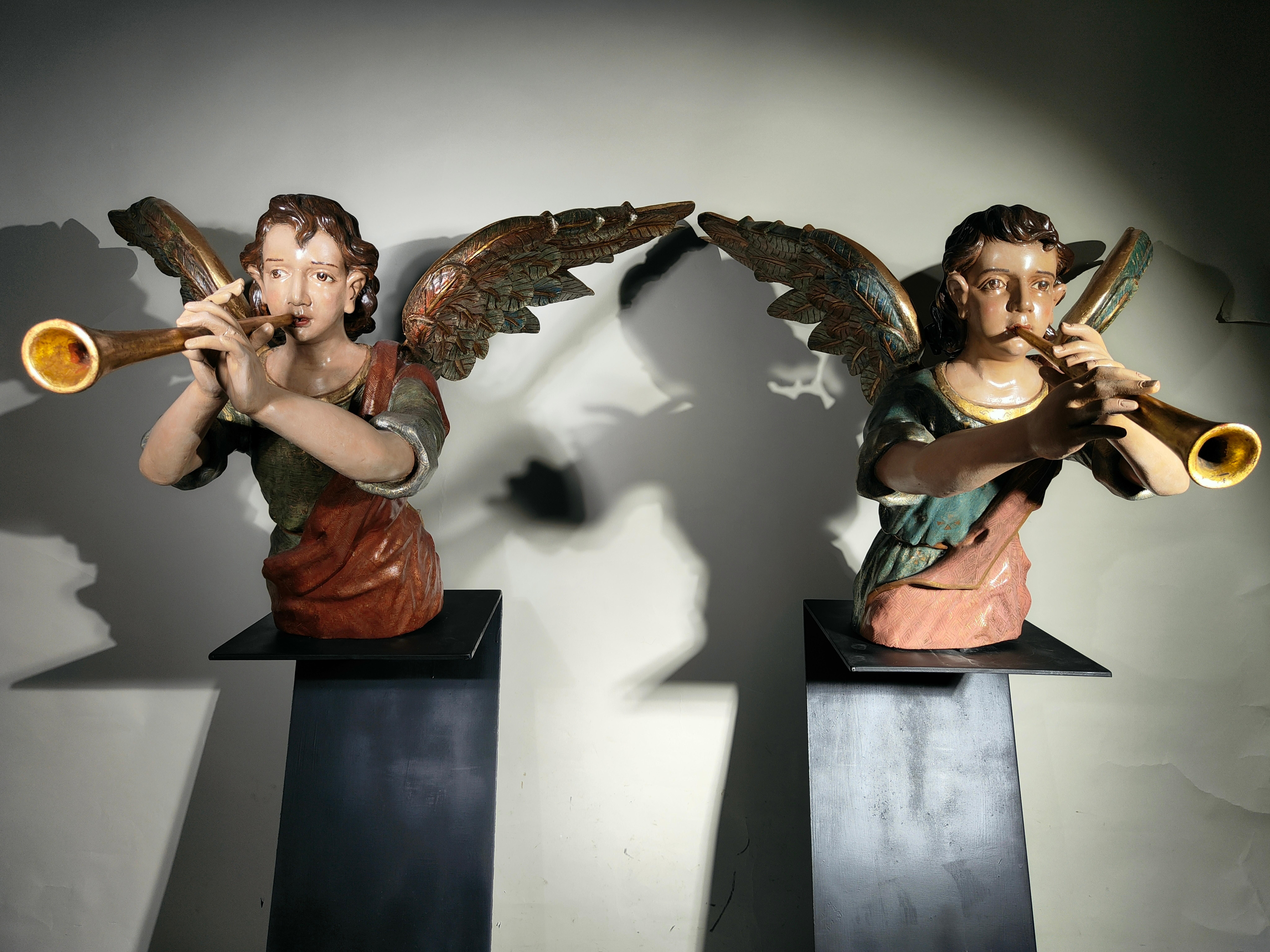 Late 17th Century Important Pair of Cherubs in Carved, Gilded and Polychrome Wood from the 17th C For Sale
