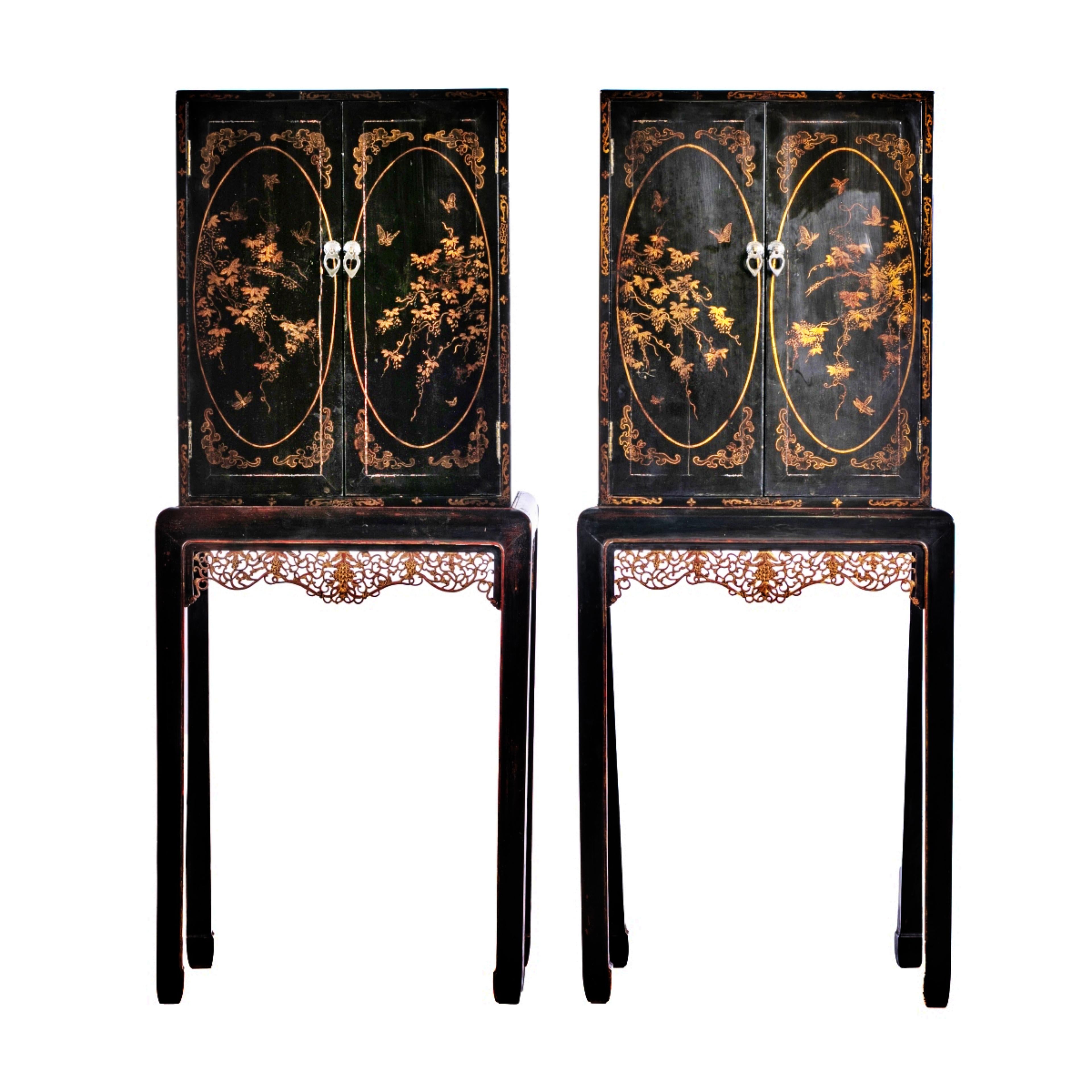 Hand-Crafted IMPORTANT PAIR OF CHINESE CABINETS 19th Century For Sale