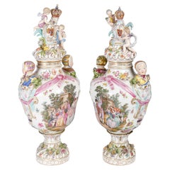 Important Pair of Covered Vases in Dresden or Meissen Porcelain, 19th Century.