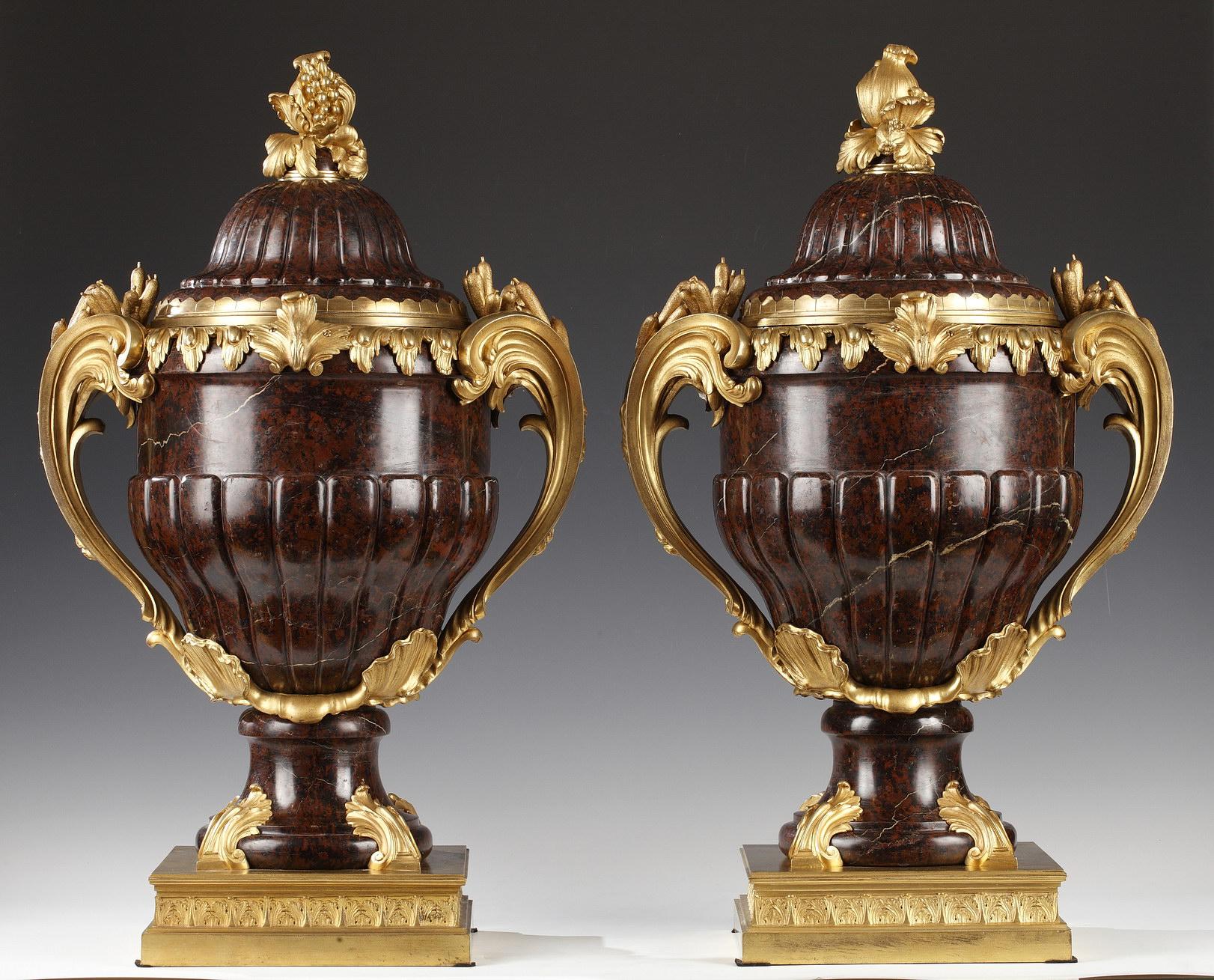 Important pair of curved shape Louis XV style covered vases attributed to Maison Lexcellent, with godrons, in Aswan granite, gilded and chiseled bronze. The lid is topped by a pomegranate with foliage, the body flanked with large winding handles