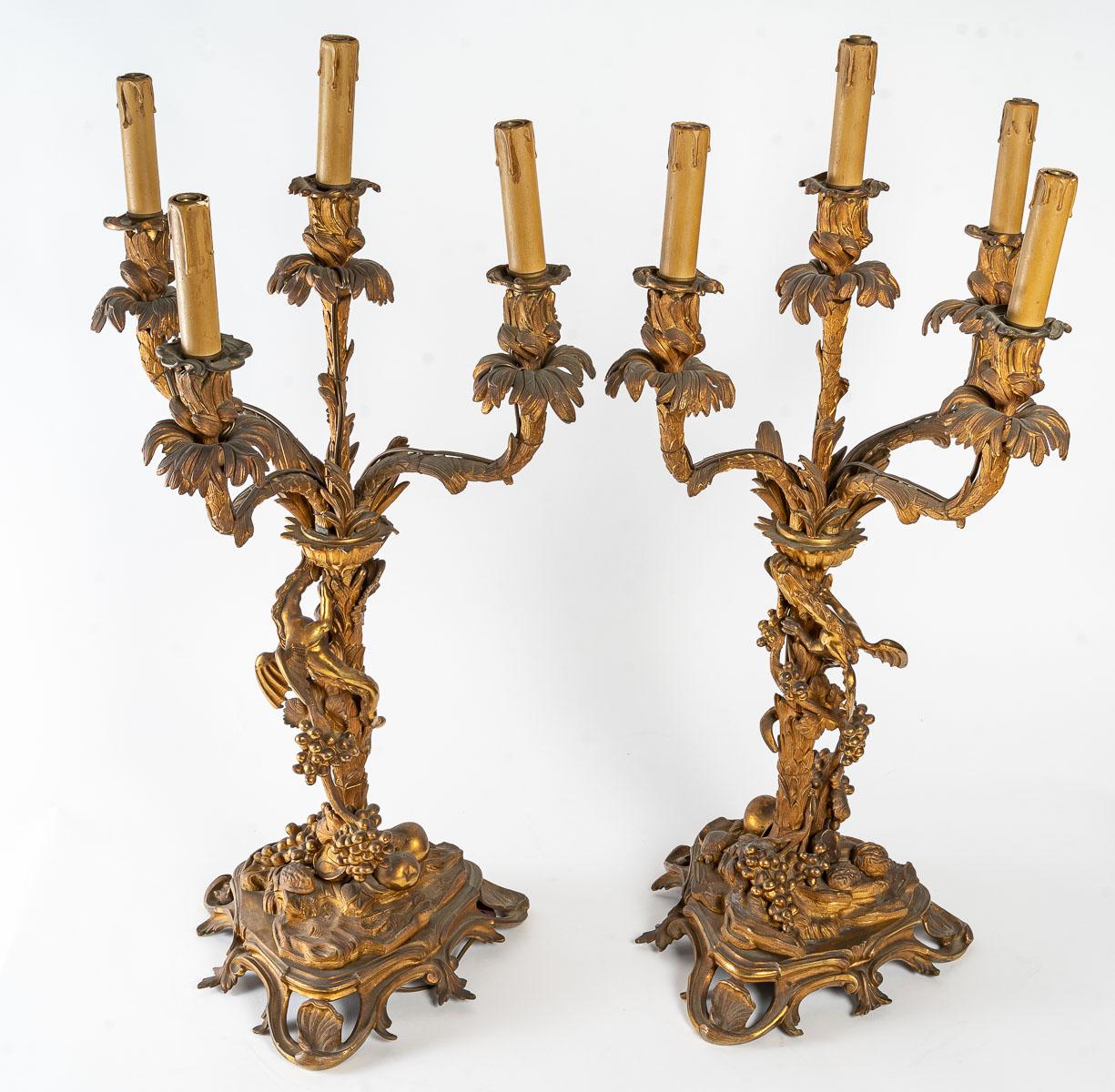 Napoléon III Importante paire de candélabres électrifiés, dorés et ciselés en bronze en vente