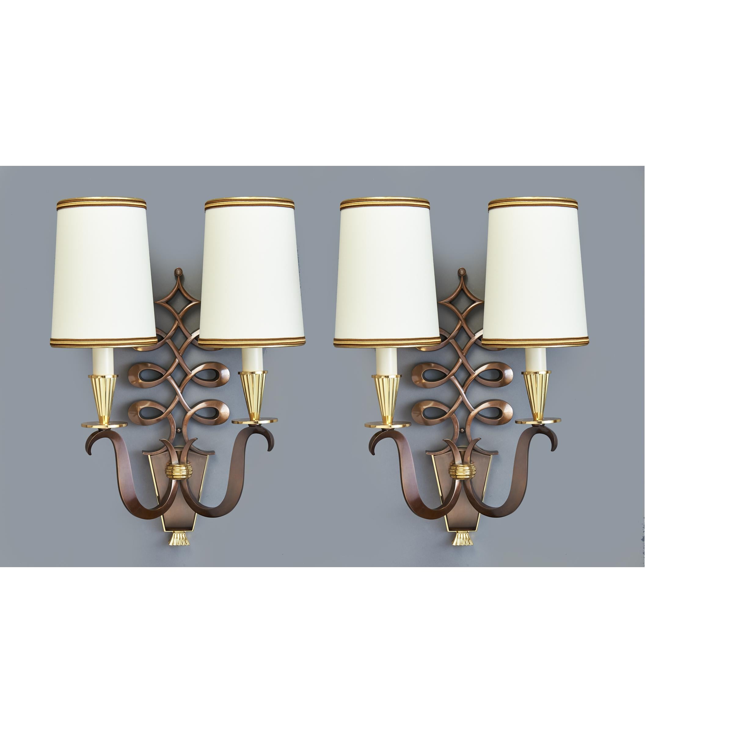 Genet et Michon
Philippe Genet ( b.1882 ) et Lucien Michon, ( 1887-1963 )
Beautifully cast pair of sconces with elaborate scroll motif and elegantly turned arms in oxidized sculptural bronze with polished bronze highlights.
France, circa