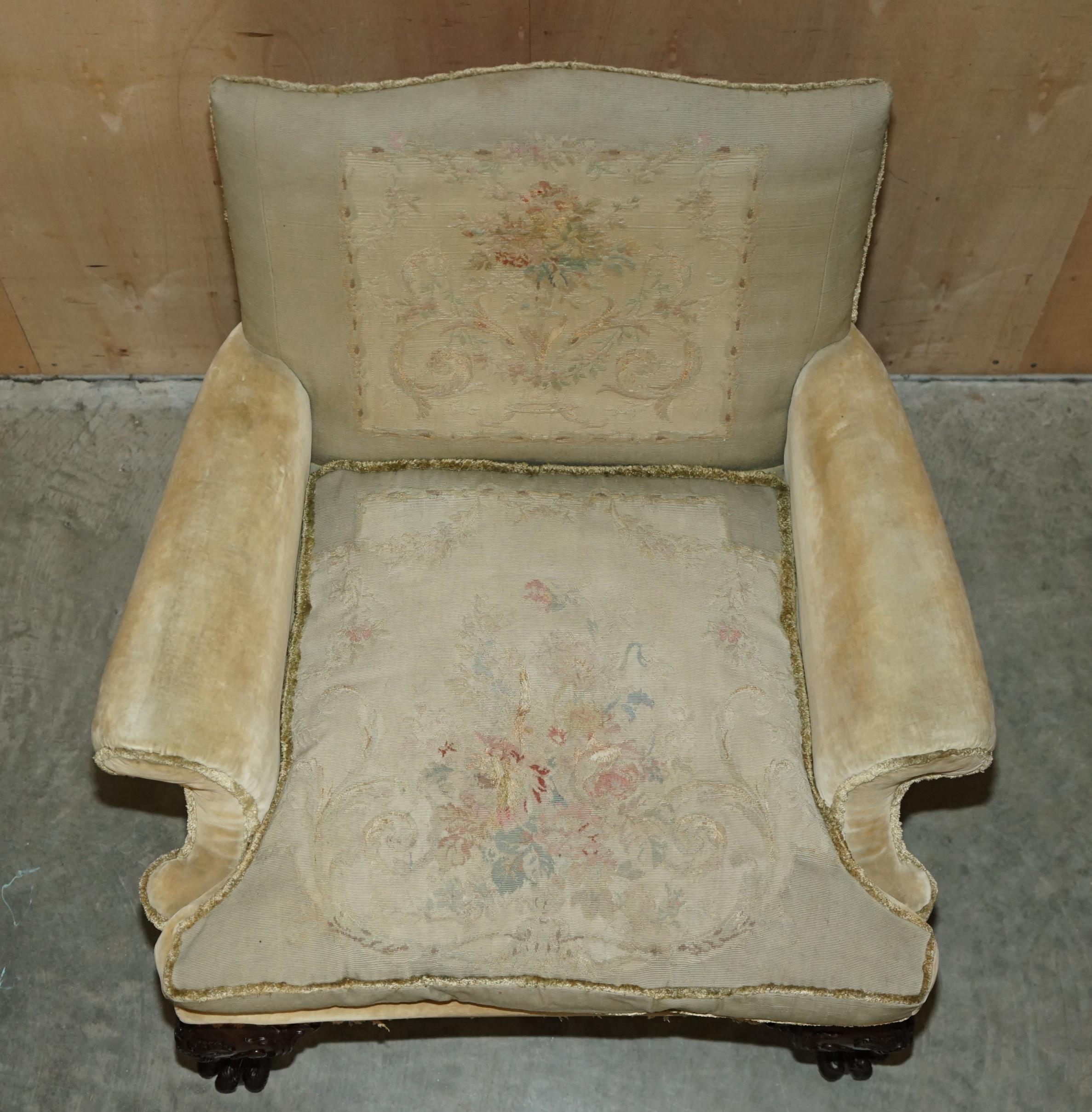 IMPORTANT PAIR OF GEORGE III HAND CARVED CIRCA 1780 ANTIQUE LIONS PAW ARMCHAIRs For Sale 3