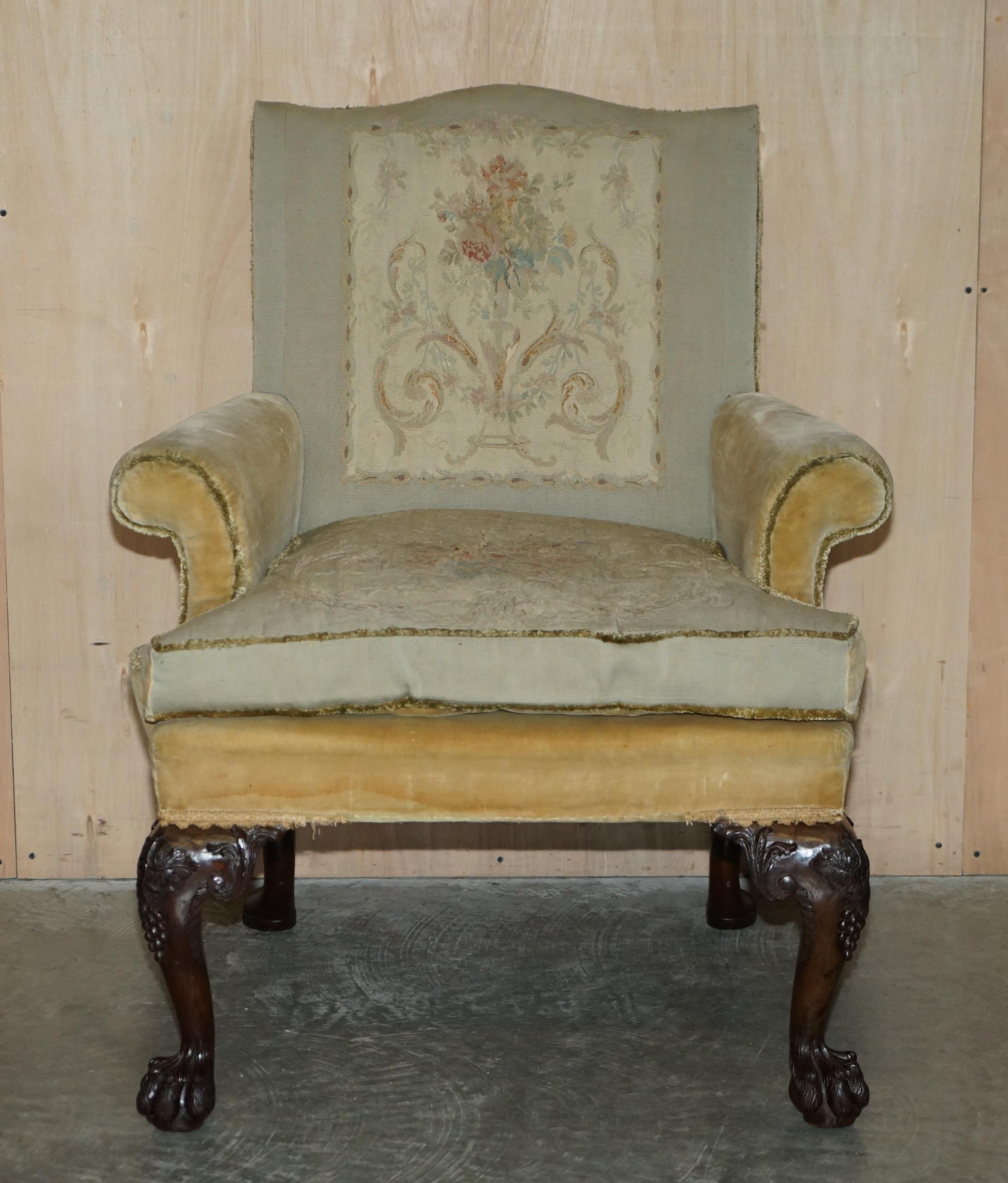 English IMPORTANT PAIR OF GEORGE III HAND CARVED CIRCA 1780 ANTIQUE LIONS PAW ARMCHAIRs For Sale