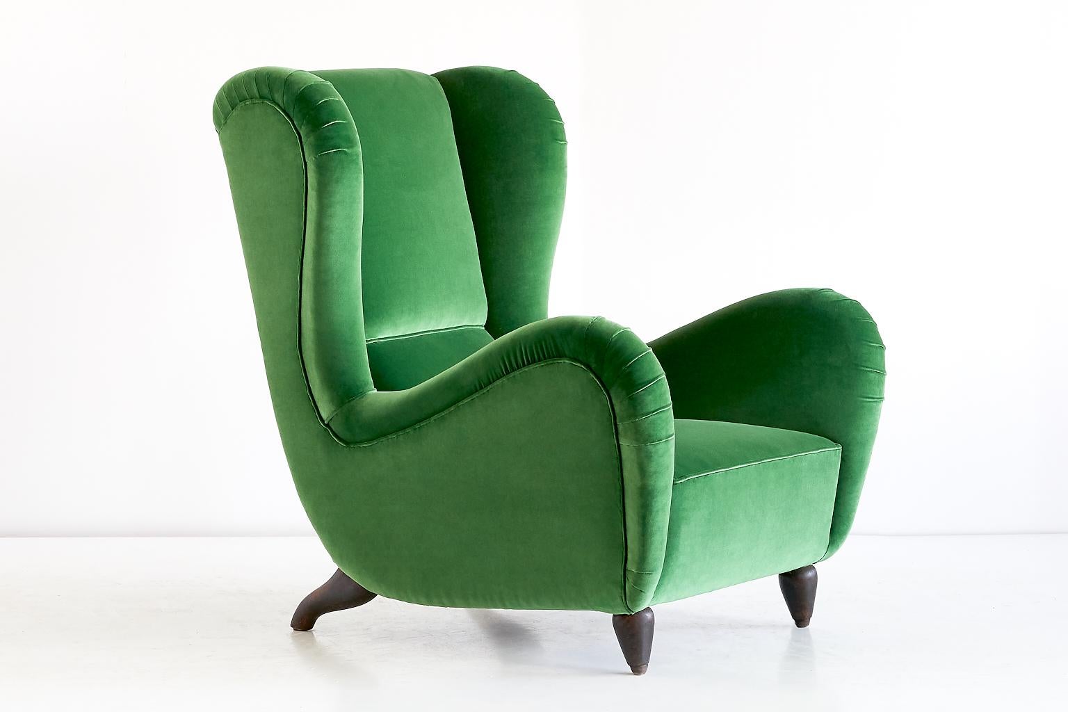 Important Pair of Guglielmo Ulrich Attributed Armchairs in Green Velvet, 1940s 3