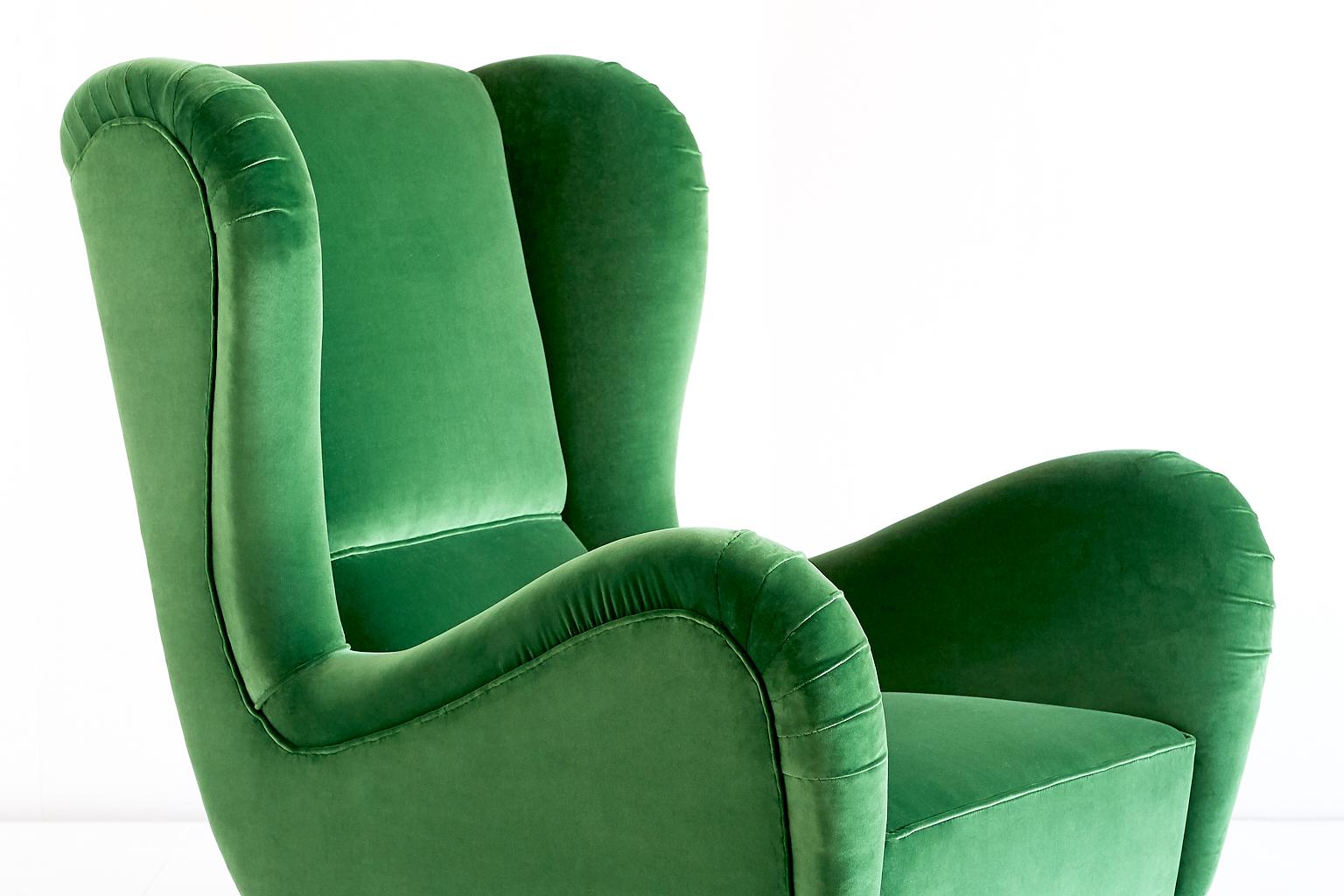 Important Pair of Guglielmo Ulrich Attributed Armchairs in Green Velvet, 1940s 4