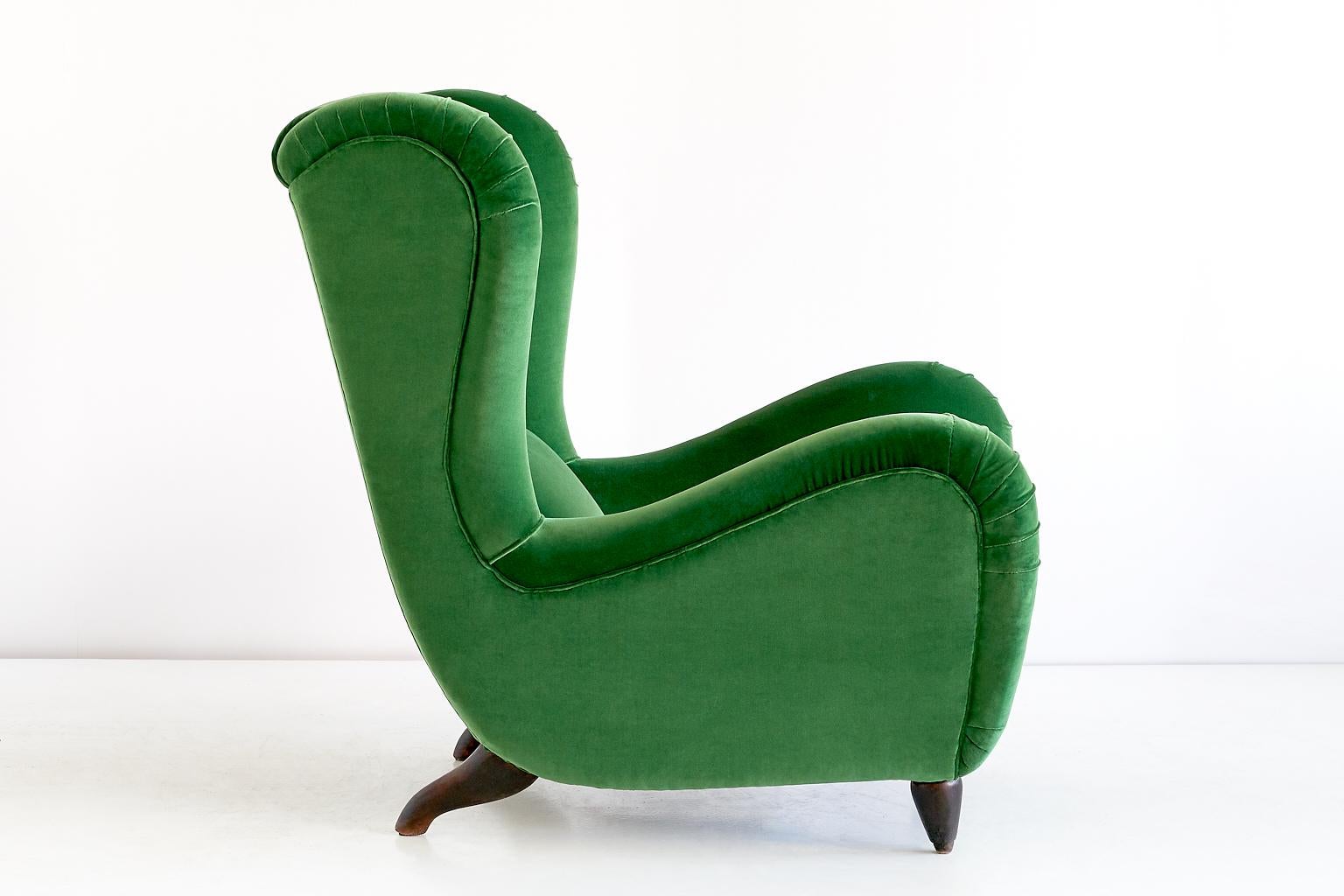 Important Pair of Guglielmo Ulrich Attributed Armchairs in Green Velvet, 1940s 5