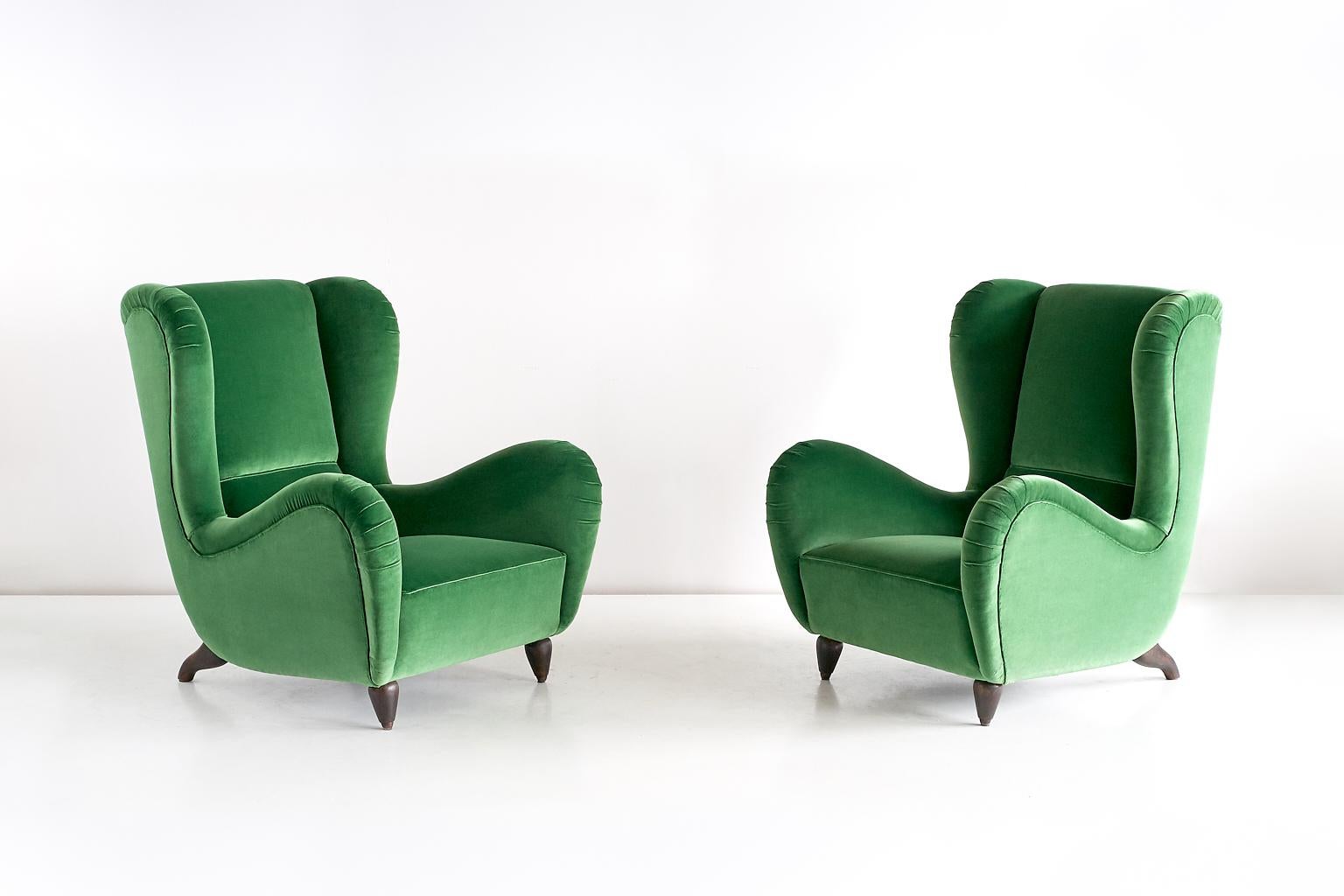 Important Pair of Guglielmo Ulrich Attributed Armchairs in Green Velvet, 1940s 6