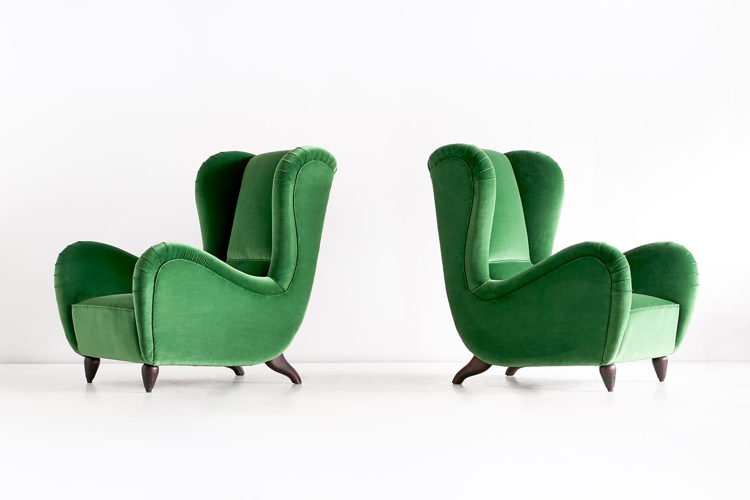 Mid-Century Modern Important Pair of Guglielmo Ulrich Attributed Armchairs in Green Velvet, 1940s