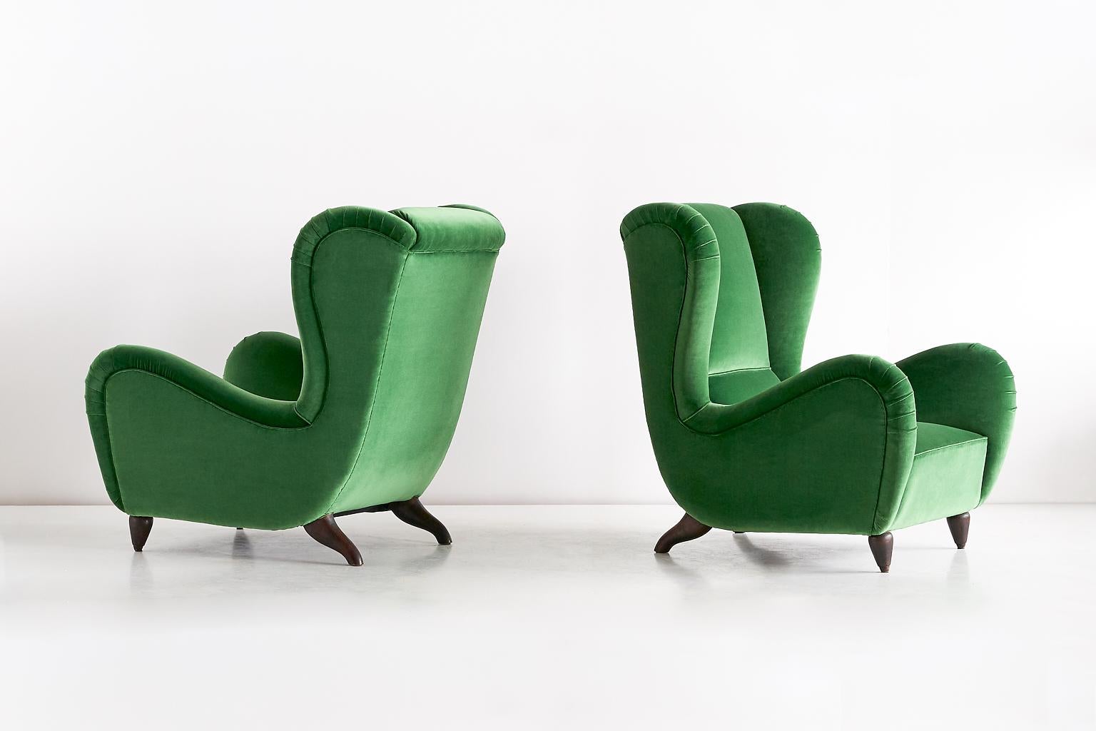 Italian Important Pair of Guglielmo Ulrich Attributed Armchairs in Green Velvet, 1940s