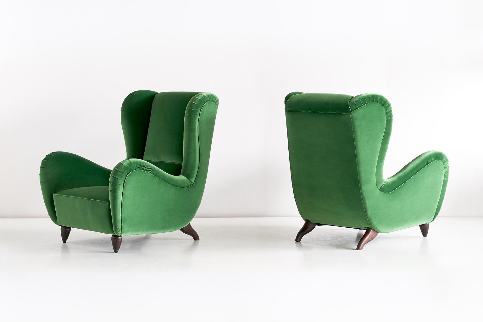 Mid-20th Century Important Pair of Guglielmo Ulrich Attributed Armchairs in Green Velvet, 1940s