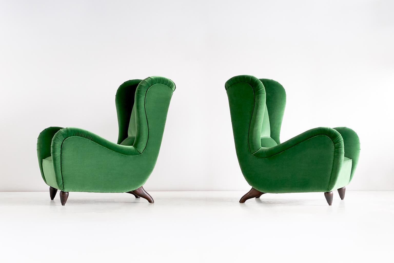 Fabric Important Pair of Guglielmo Ulrich Attributed Armchairs in Green Velvet, 1940s
